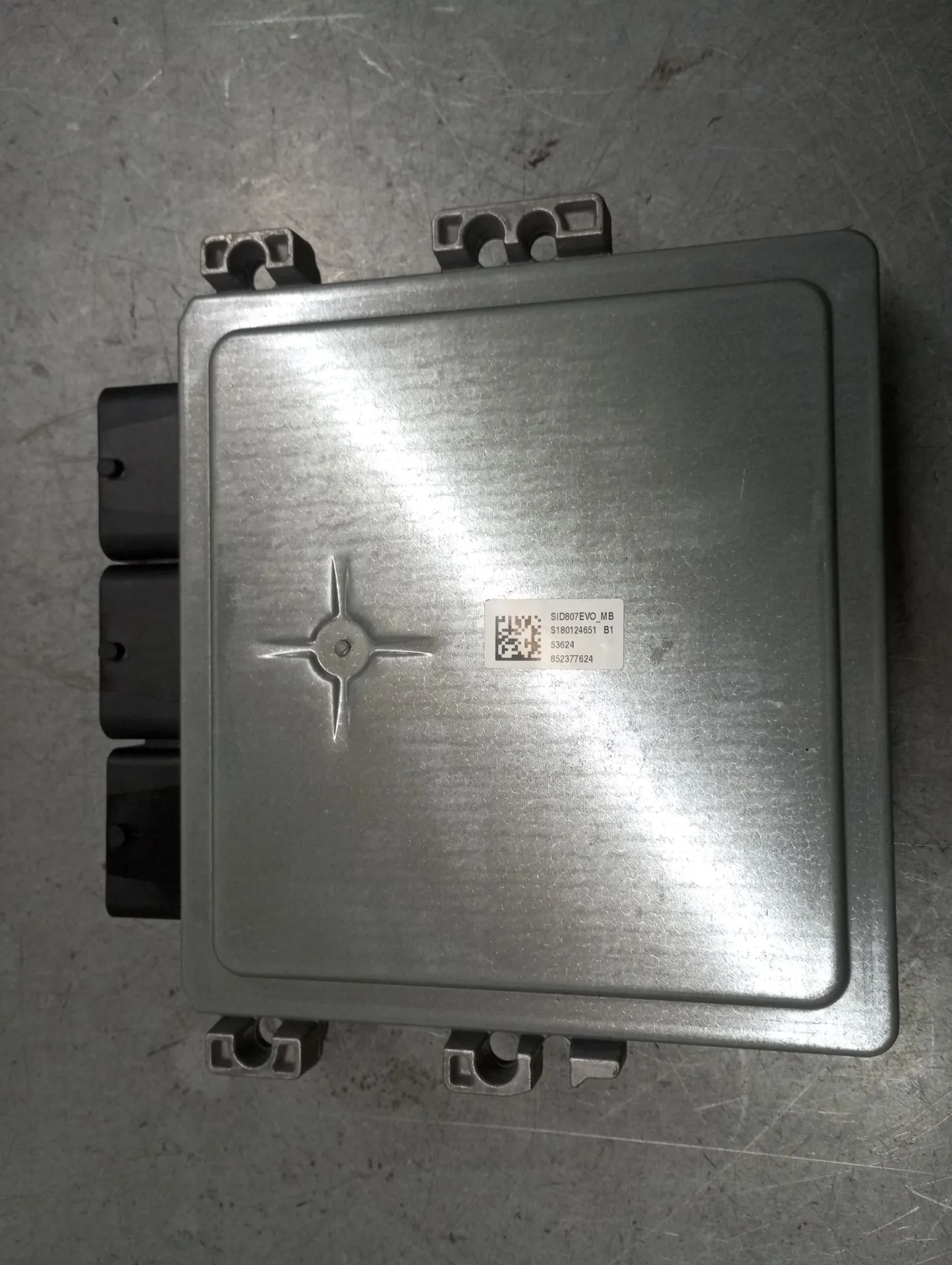 Centralina motor / ECU VOLVO V40 Hatchback Imagem-1