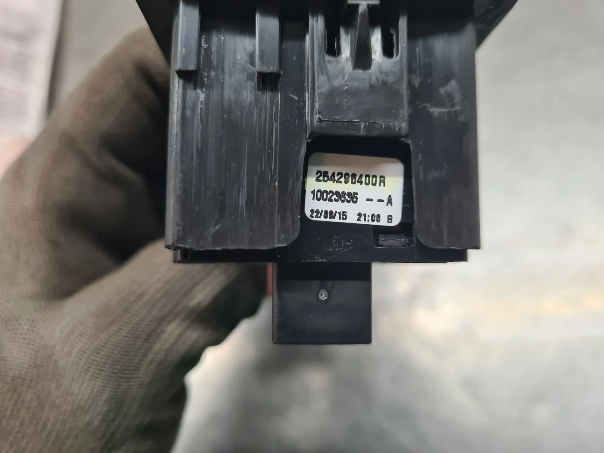 Comando / botão / interruptor vidros frente esquerdo RENAULT Captur (J5_) Imagem-4