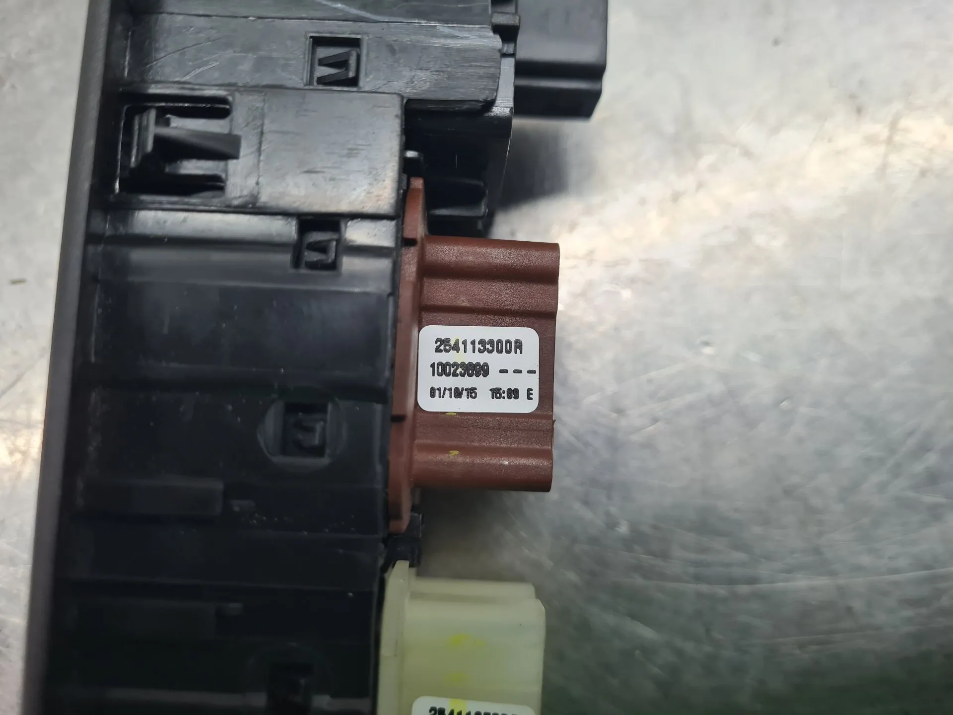 Comando / botão / interruptor vidros frente esquerdo RENAULT Captur (J5_) Imagem-3