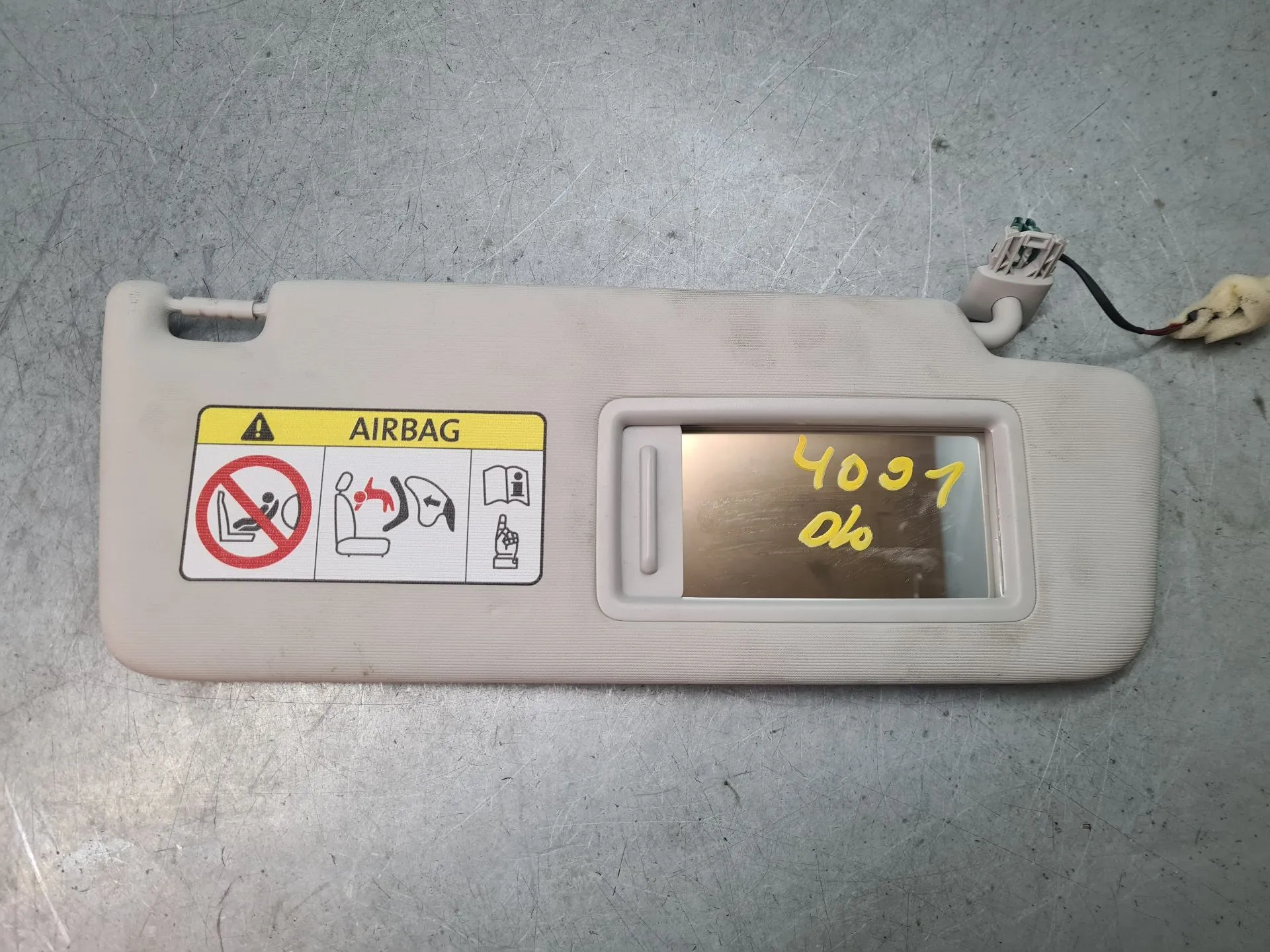 Right Sun Visor VOLKSWAGEN Polo (AW1)