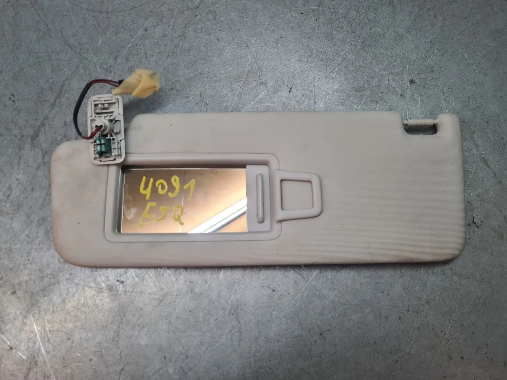 Pála de sol esquerda VOLKSWAGEN Polo (AW1)