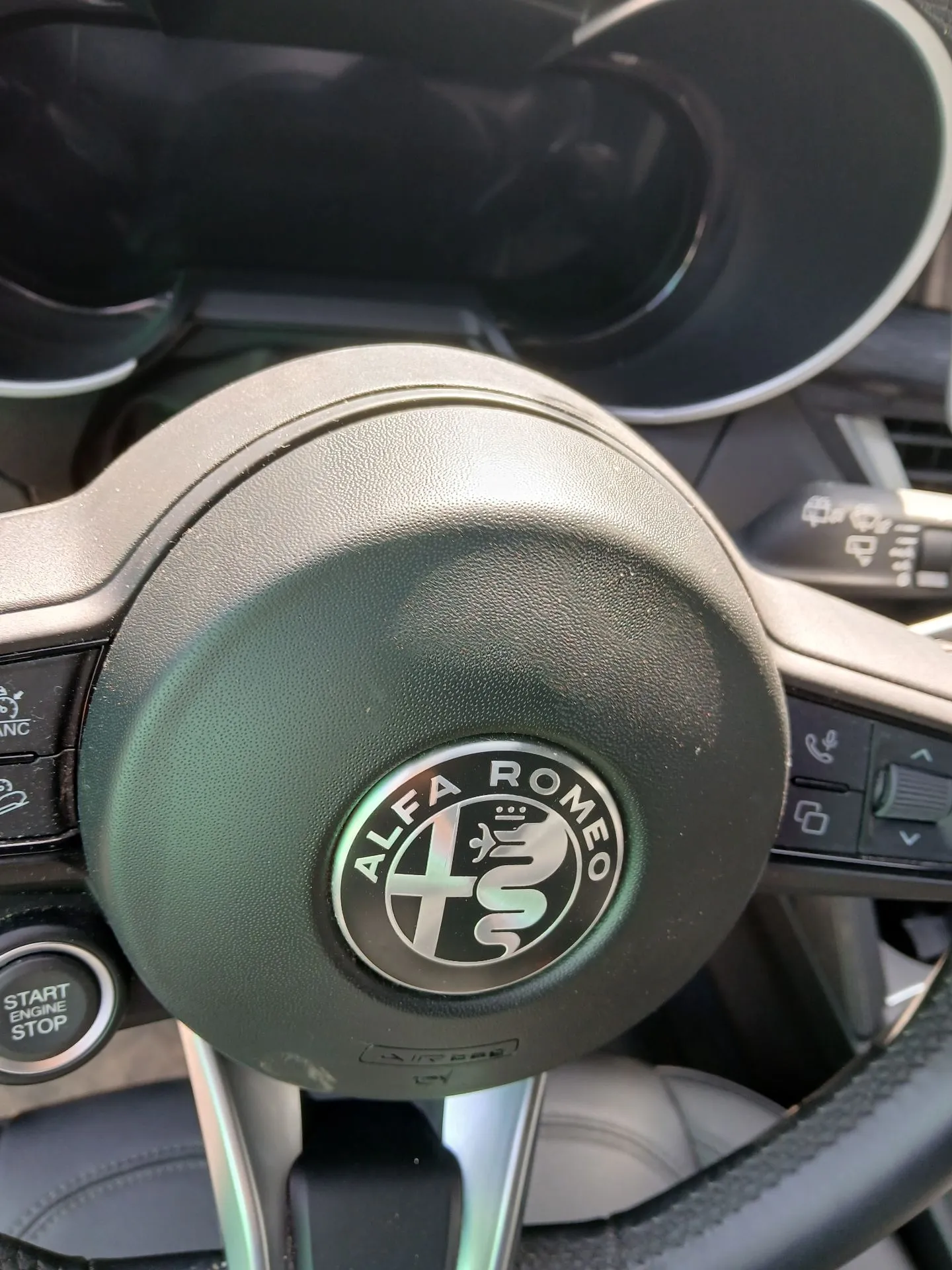 Frente Completa ALFA ROMEO Stelvio (949_) Imagem-10