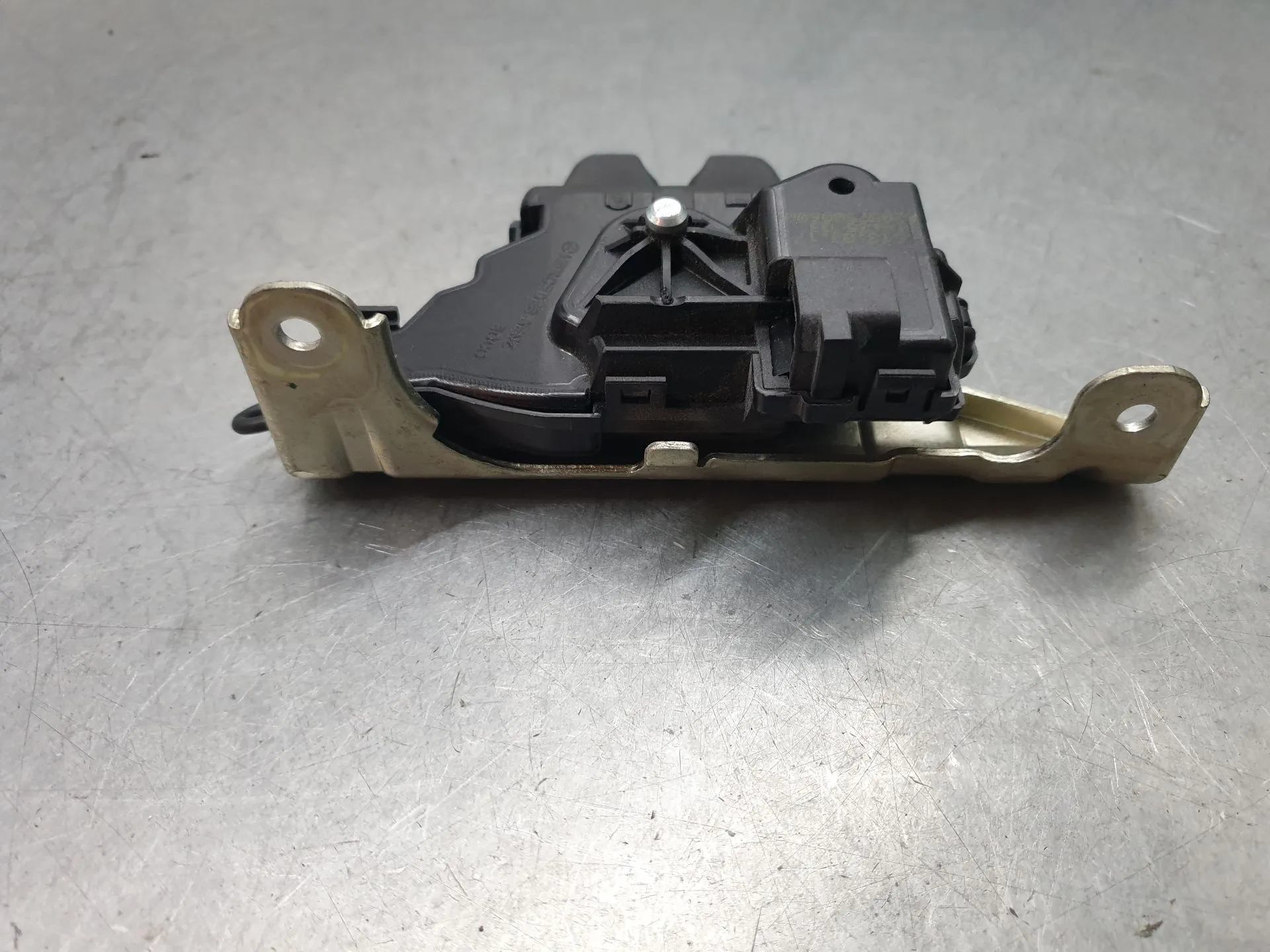 Serratura / chiusura baule MERCEDES-BENZ Classe C Coupé (C205) Imagem-2