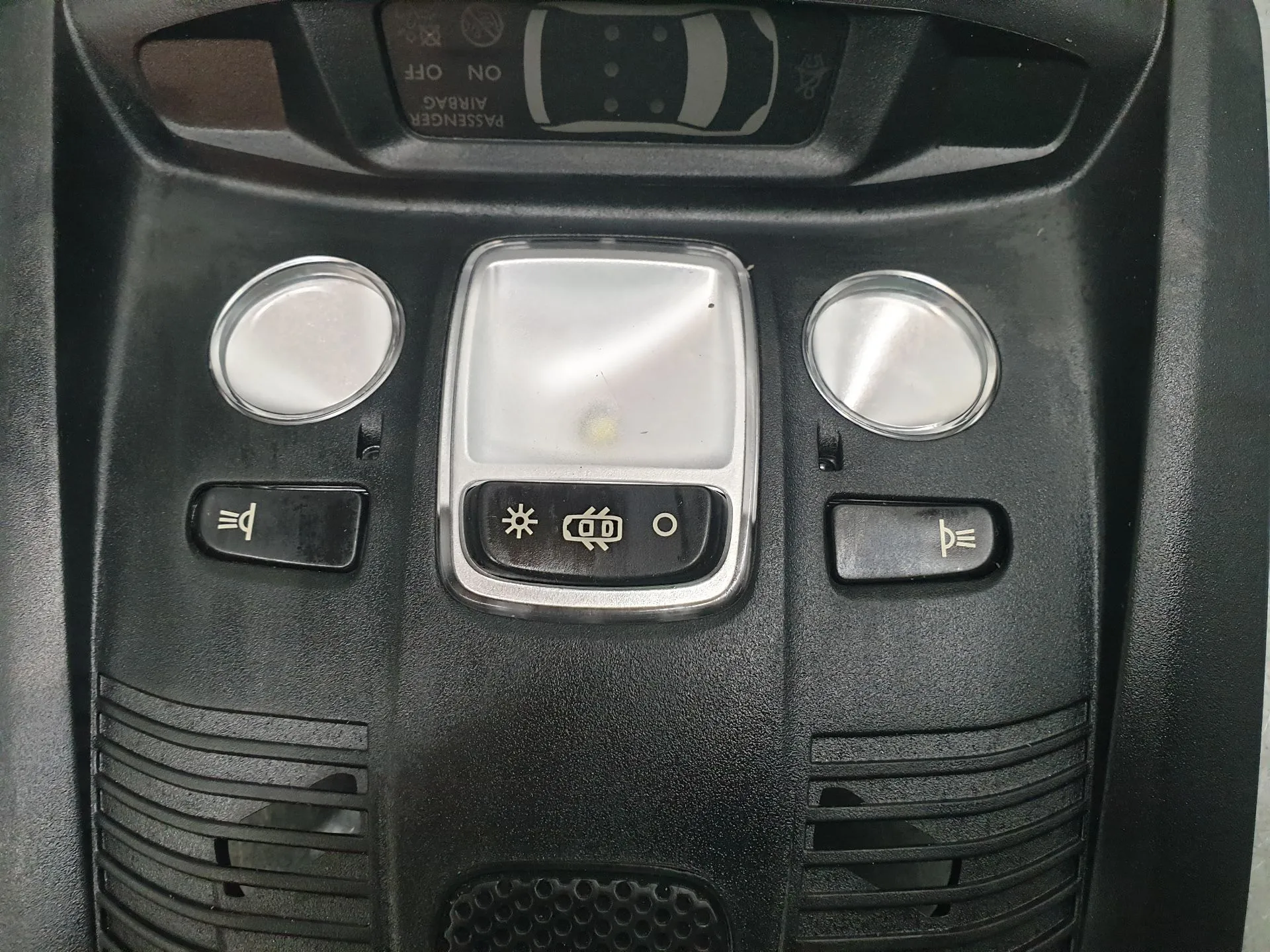 Front seat light PEUGEOT 3008 II (M_) Imagem-1