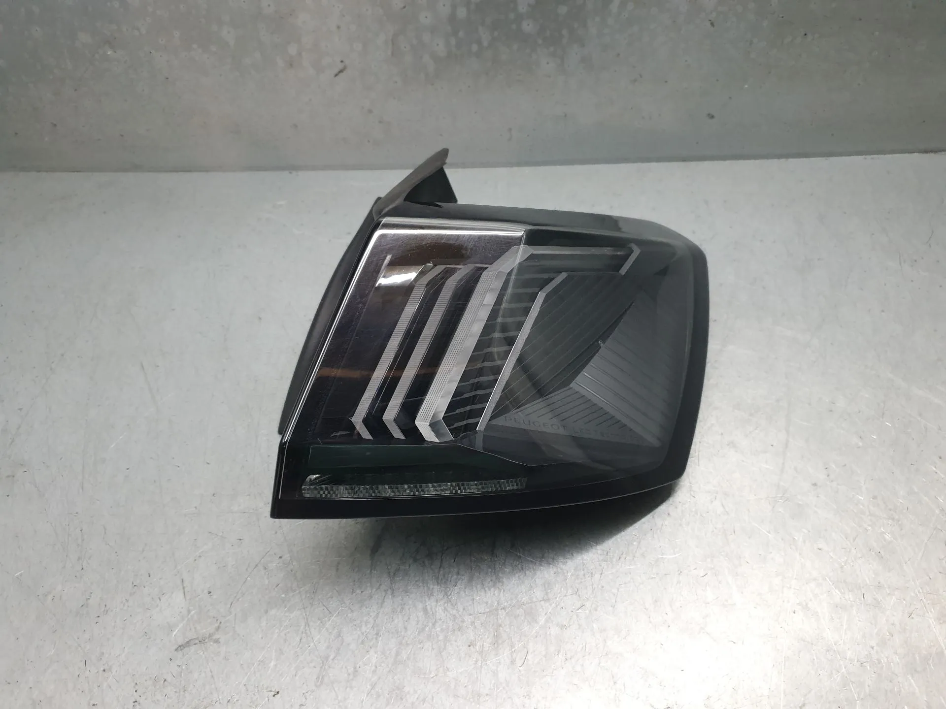 Feu arrière Droite PEUGEOT 3008 II (M_)