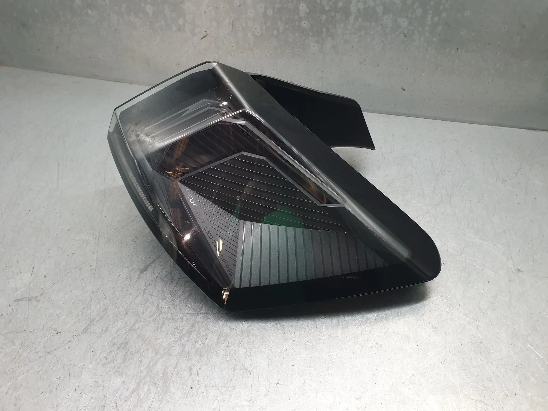 Right Tail light PEUGEOT 3008 II (M_) Imagem-1