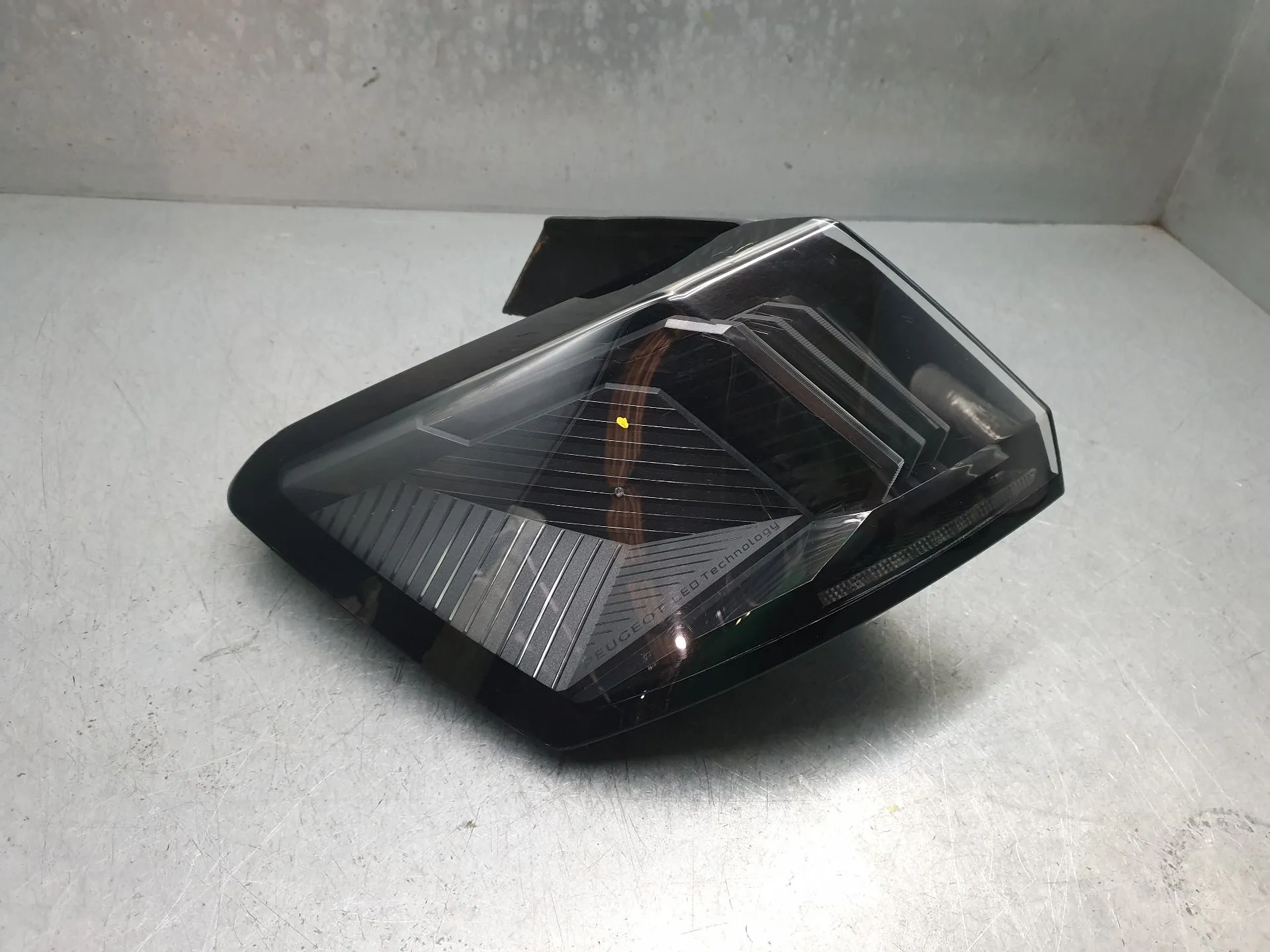 Left Tail light PEUGEOT 3008 II (M_) Imagem-2