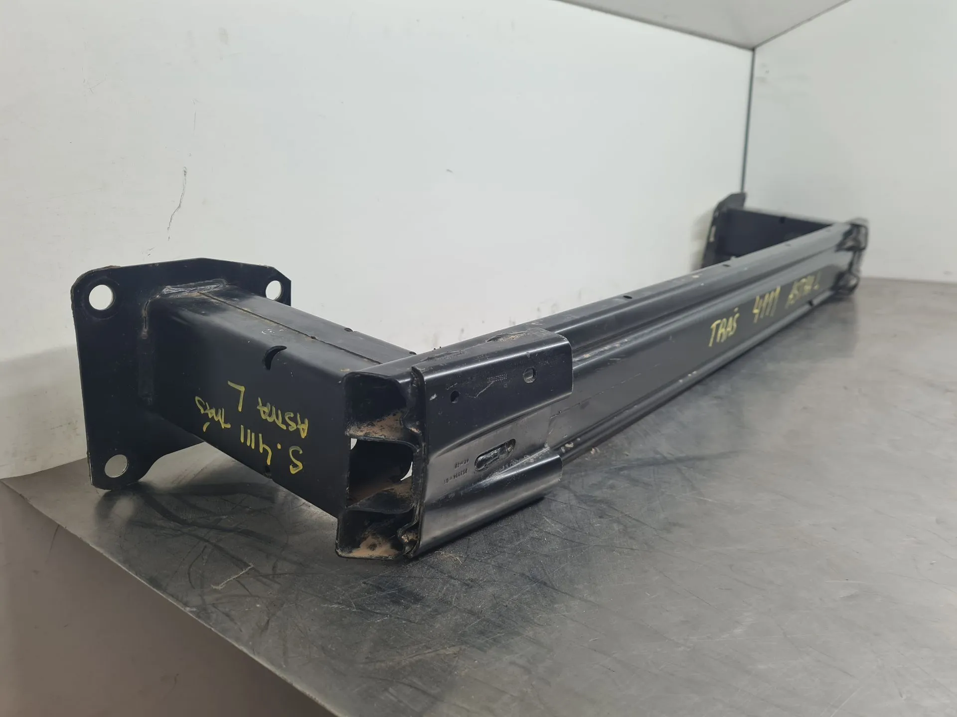 Rear bumper reinforcement OPEL Astra L Imagem-1