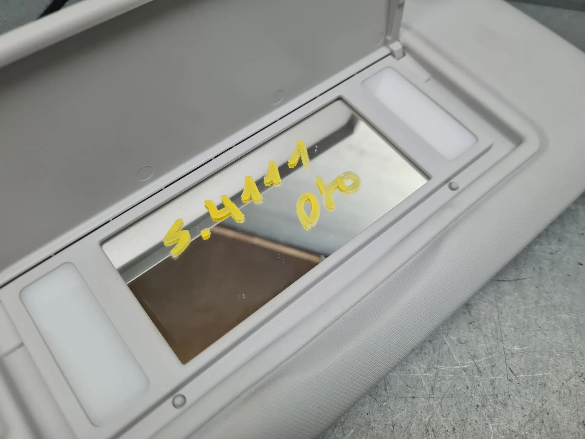 Right Sun Visor OPEL Astra L Imagem-1