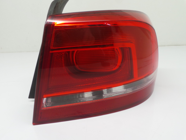 Right Tail light VOLKSWAGEN Passat (362)
