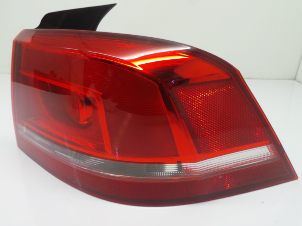 Feu arrière Droite VOLKSWAGEN Passat (362) Imagem-1