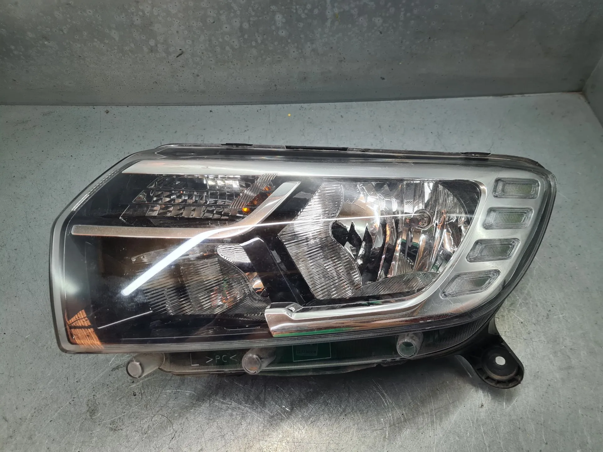 Left Headlight DACIA Sandero II (5S_)