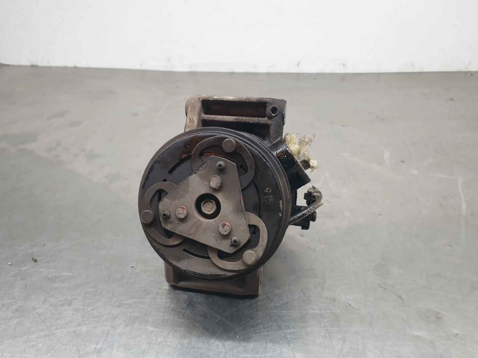 AC compressor DACIA Duster (HM_) Imagem-1