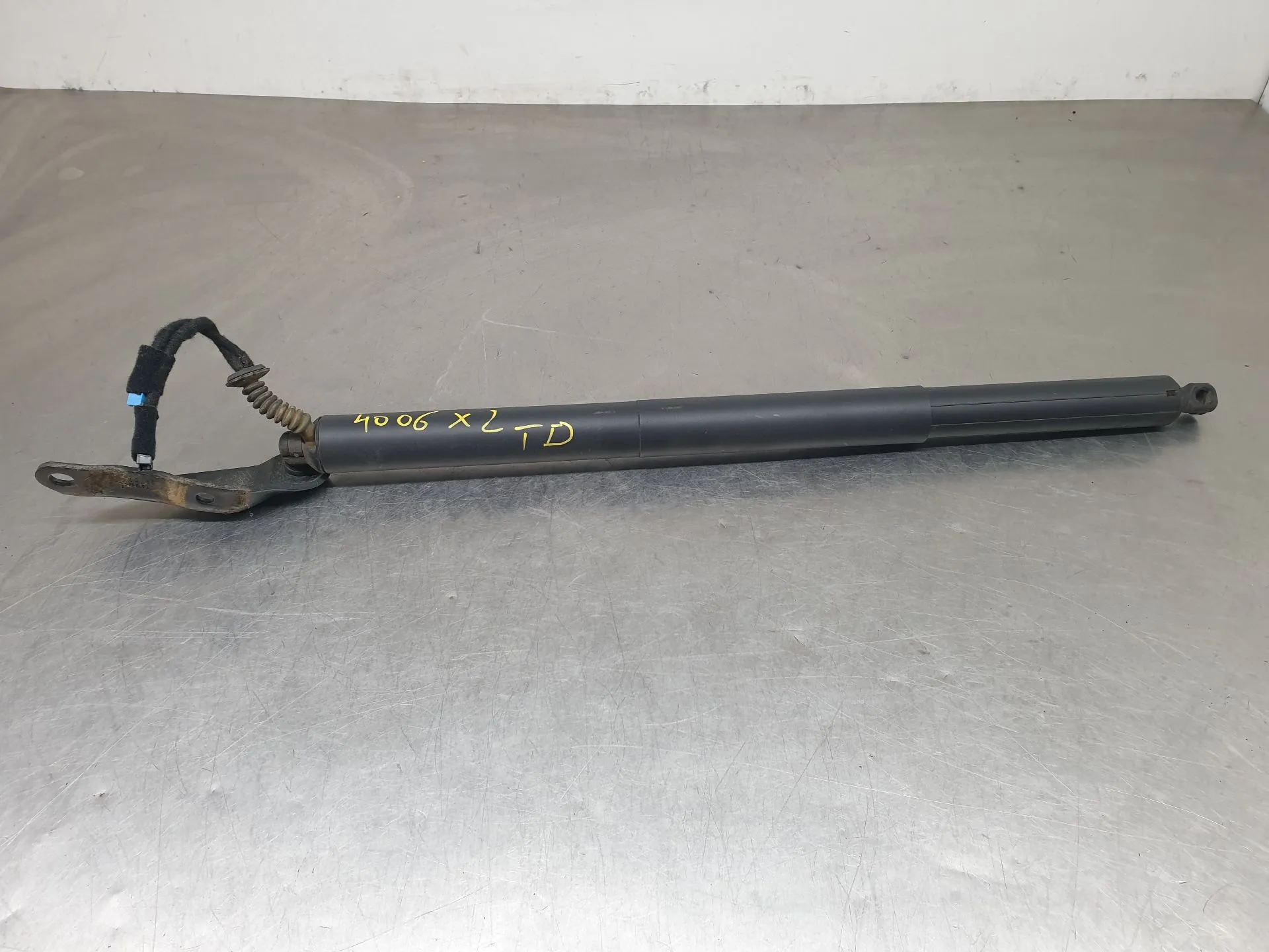 Amortecedor da mala BMW X2 (F39)