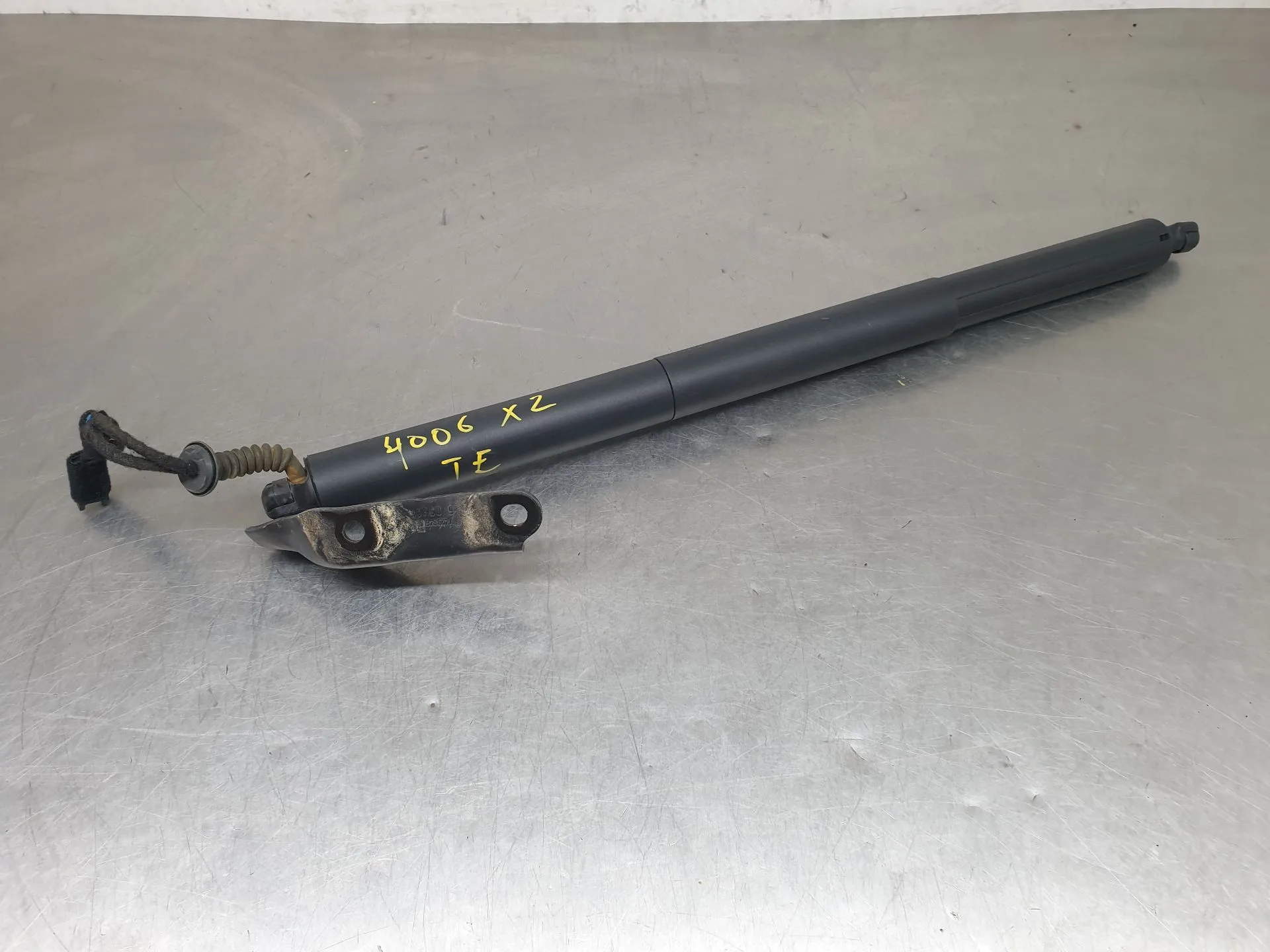 Amortecedor da mala BMW X2 (F39)