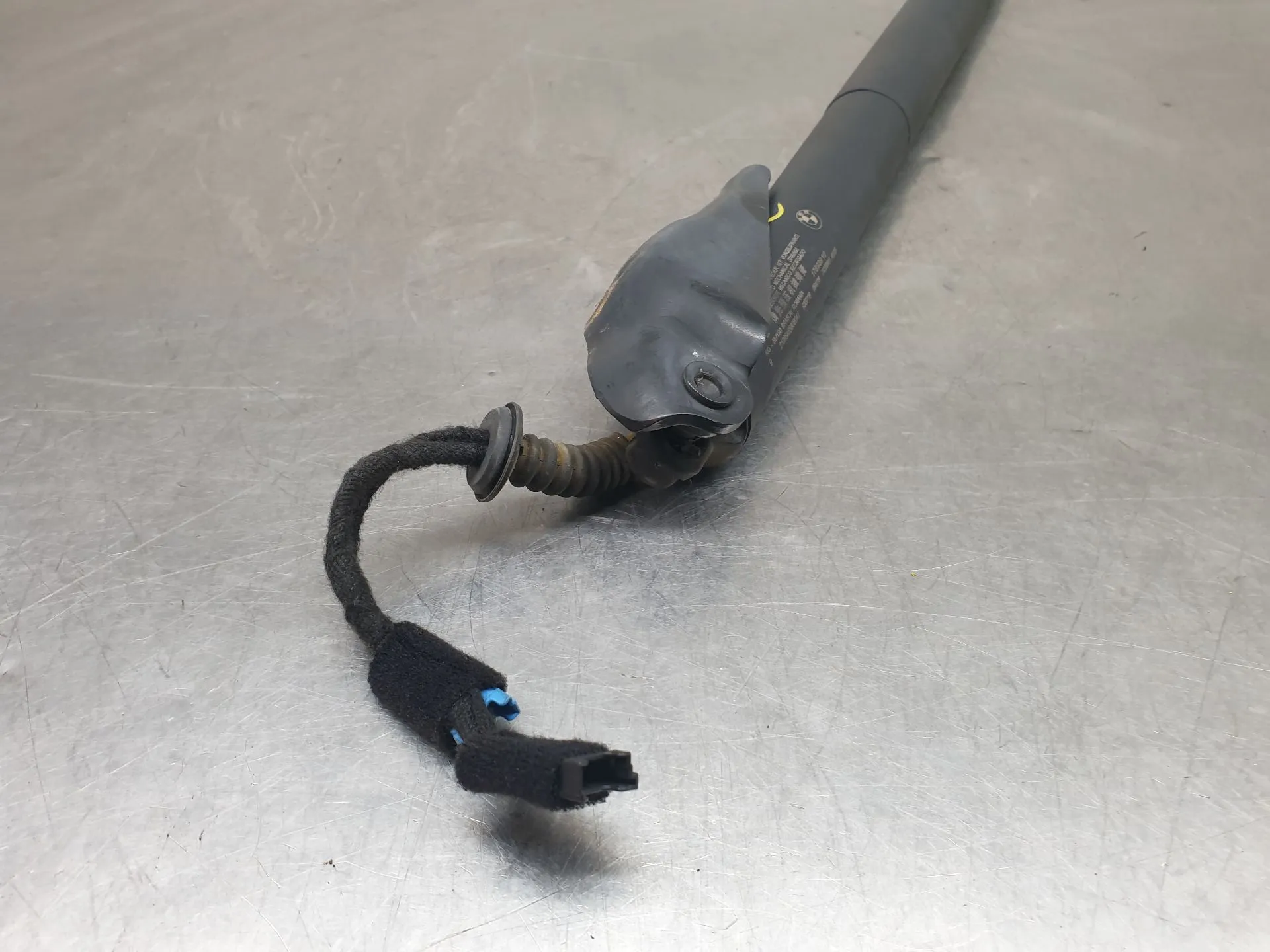 Amortecedor da mala BMW X2 (F39) Imagem-3