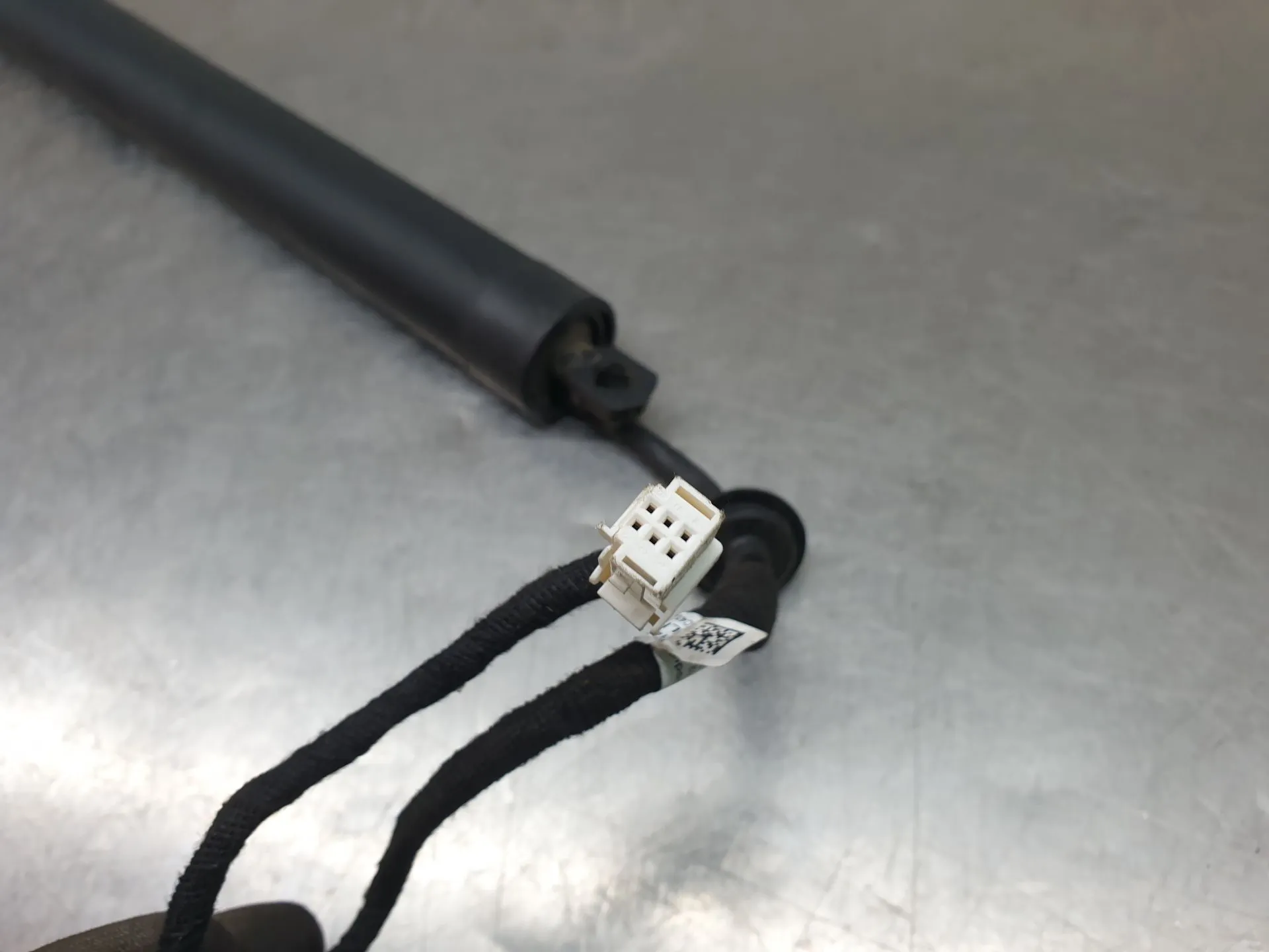 Amortecedor da mala PEUGEOT 3008 II (M_) Imagem-3