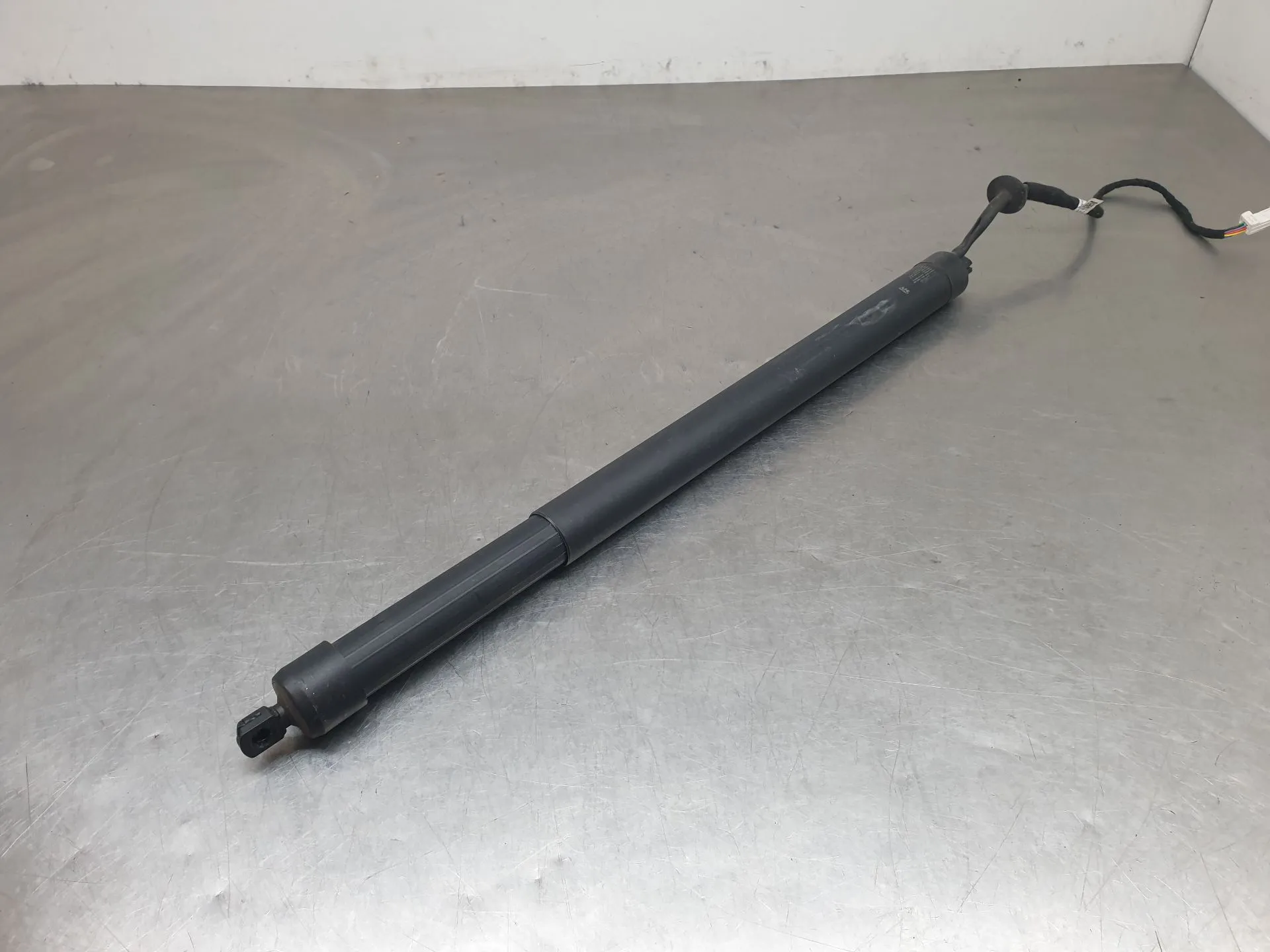 Amortecedor da mala PEUGEOT 3008 II (M_) Imagem-1