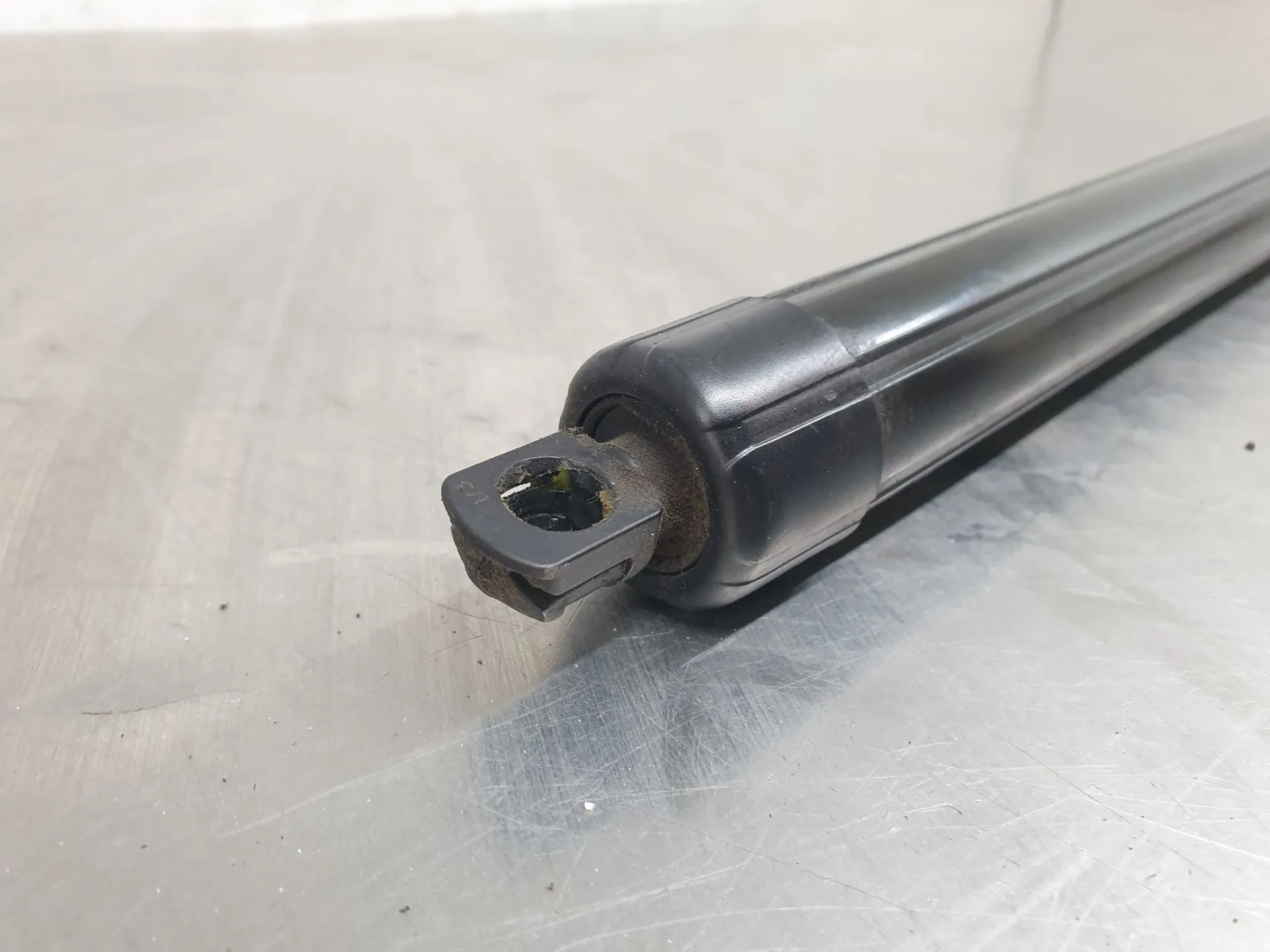 Amortecedor da mala NISSAN X-Trail (T32) Imagem-1