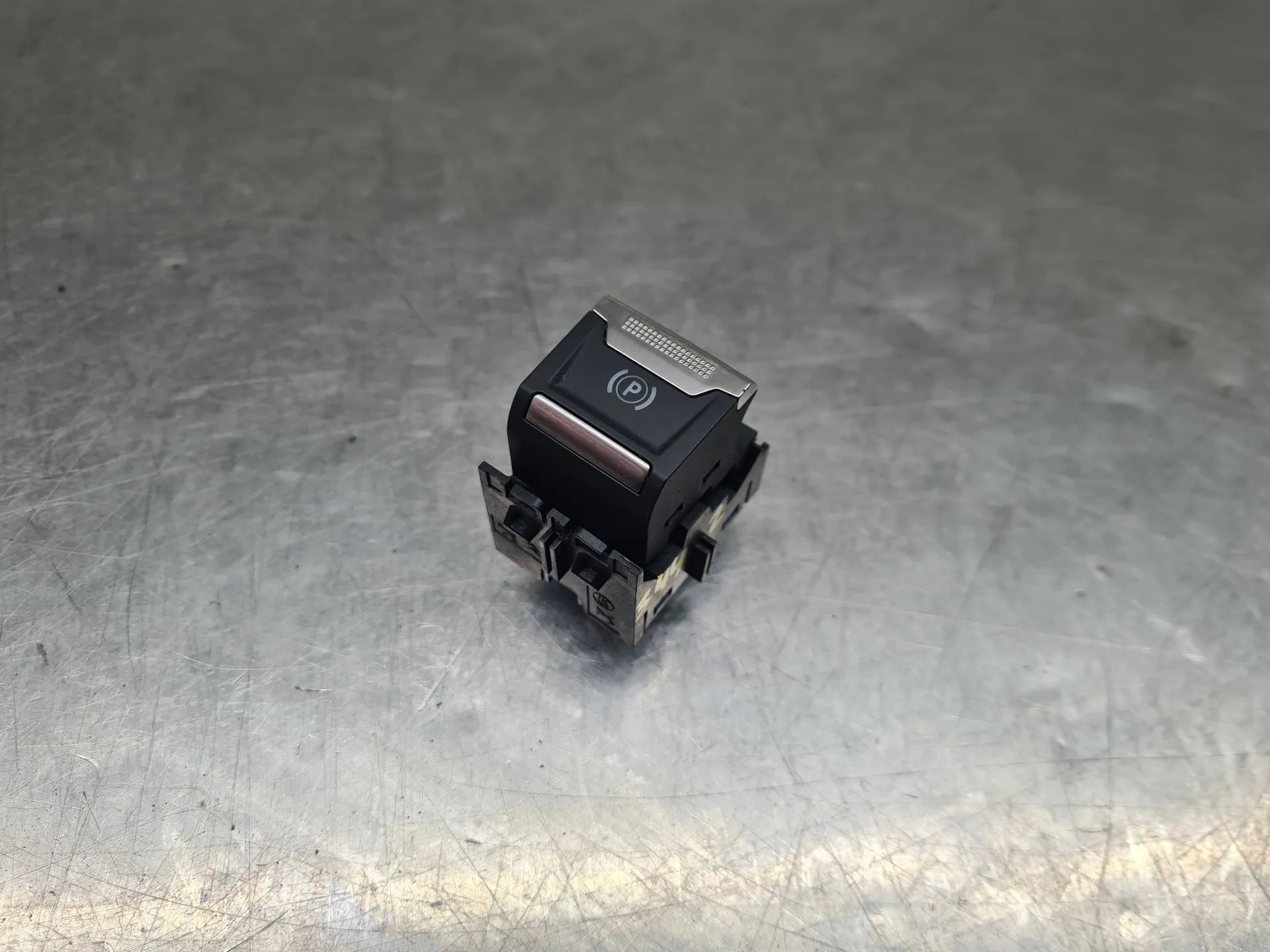 Bouton / interrupteur frein de parking PEUGEOT 208 II