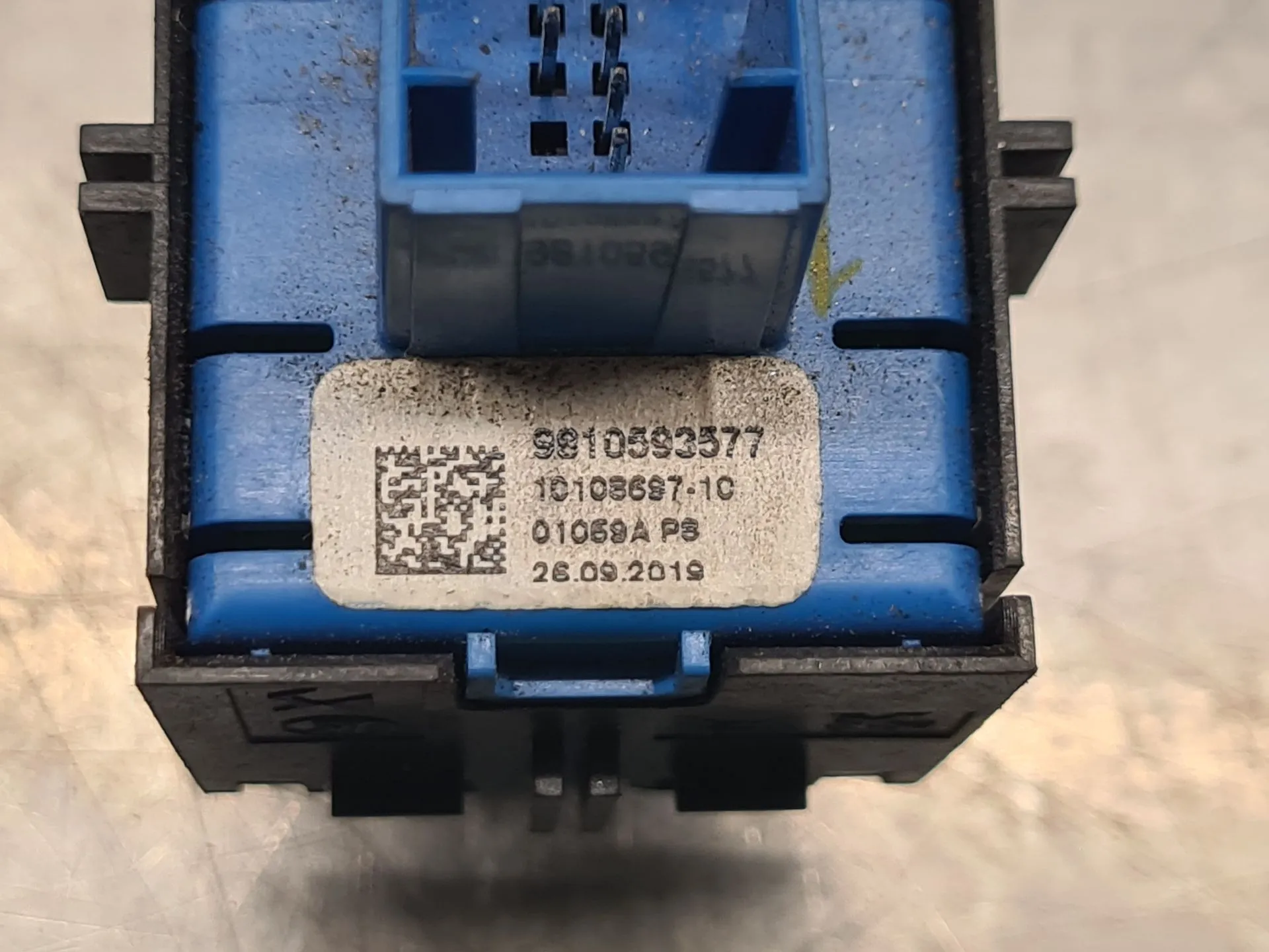 Bouton / interrupteur frein de parking PEUGEOT 208 II Imagem-5