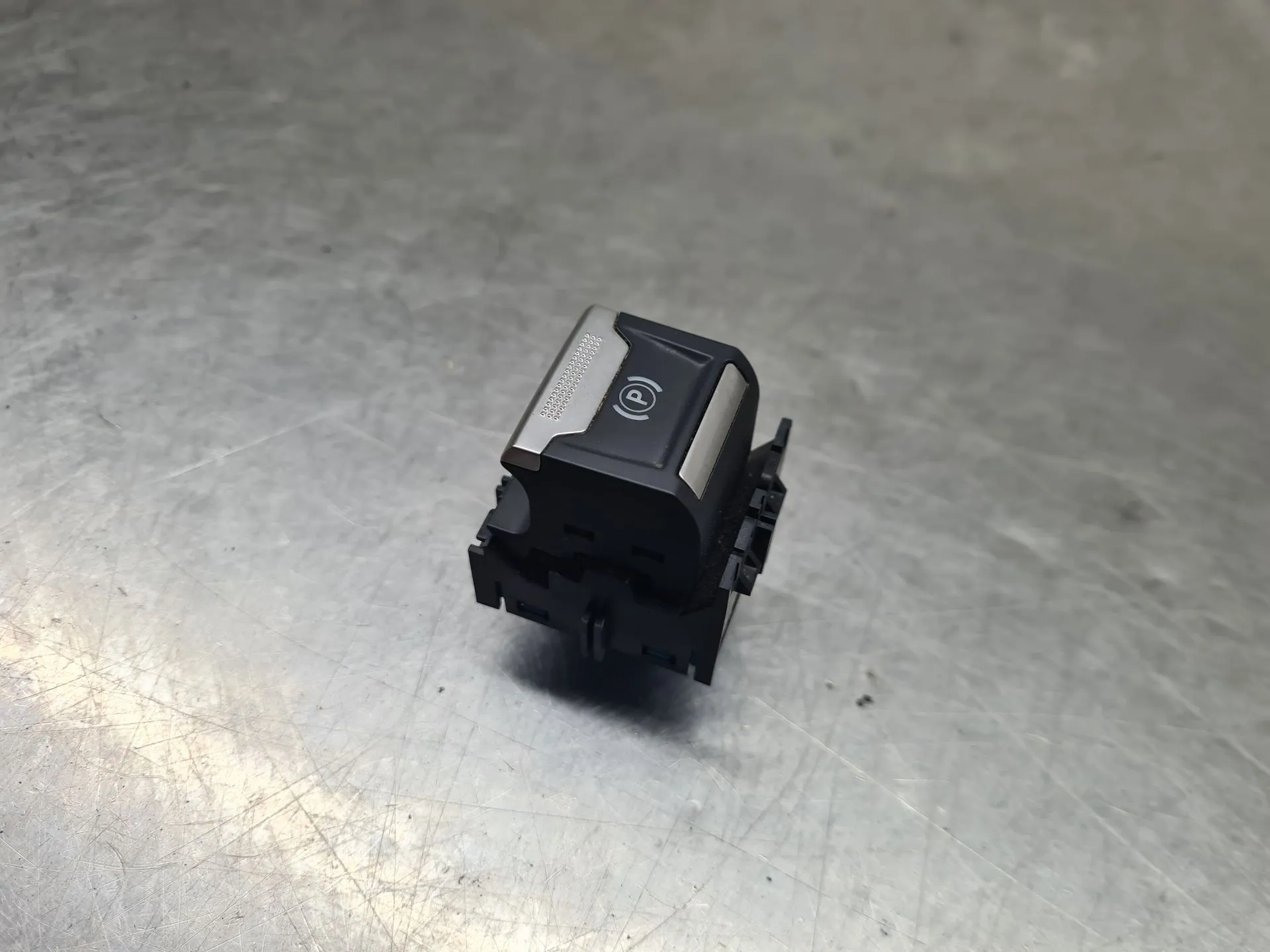 Pulsante / interruttore freno di stazionamento PEUGEOT 3008 II (M_) Imagem-1