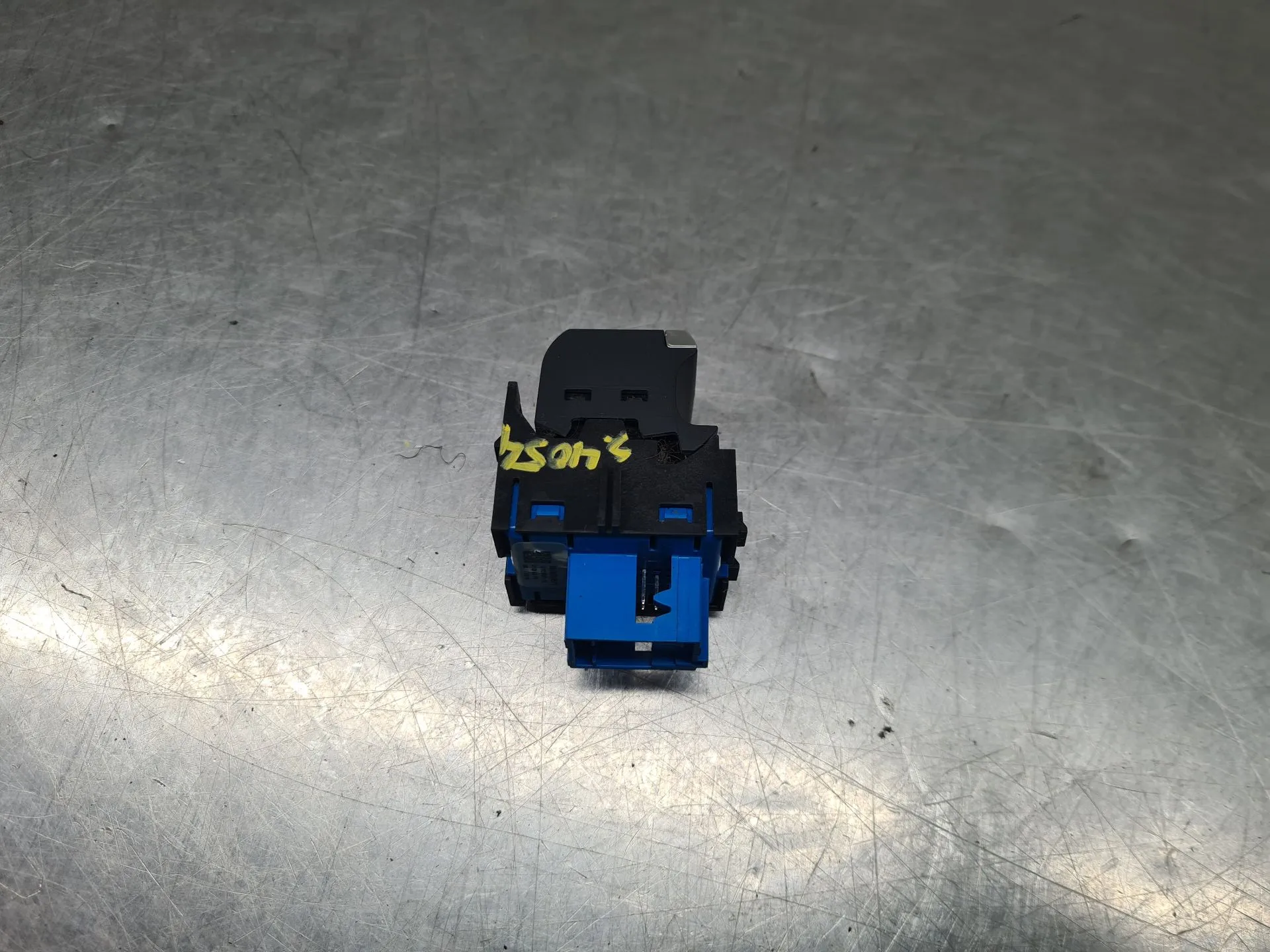 Pulsante / interruttore freno di stazionamento PEUGEOT 3008 II (M_) Imagem-2