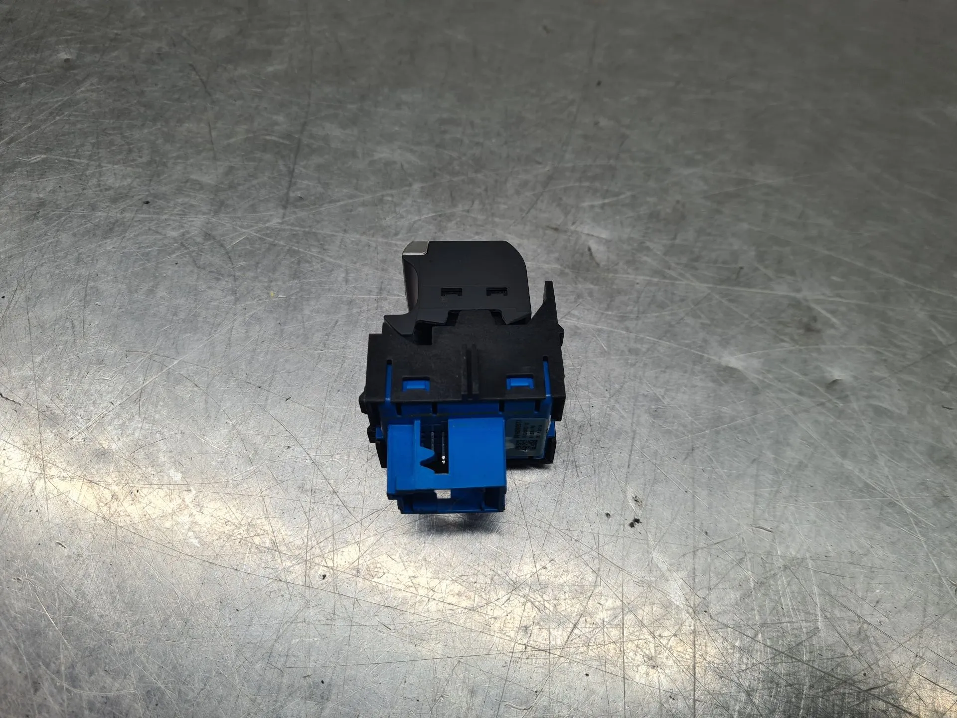 Pulsante / interruttore freno di stazionamento PEUGEOT 3008 II (M_) Imagem-3