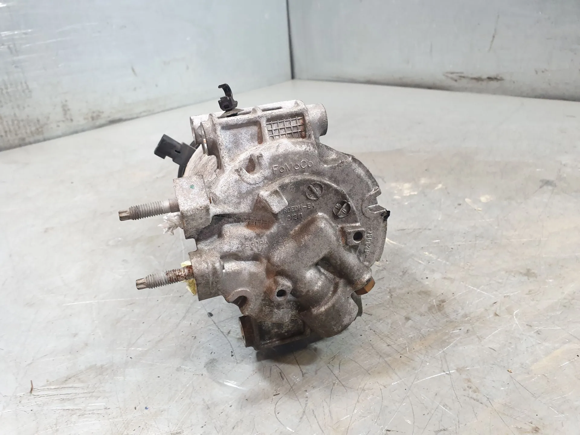AC compressor FORD Fiesta VI (CB1, CCN) Imagem-1