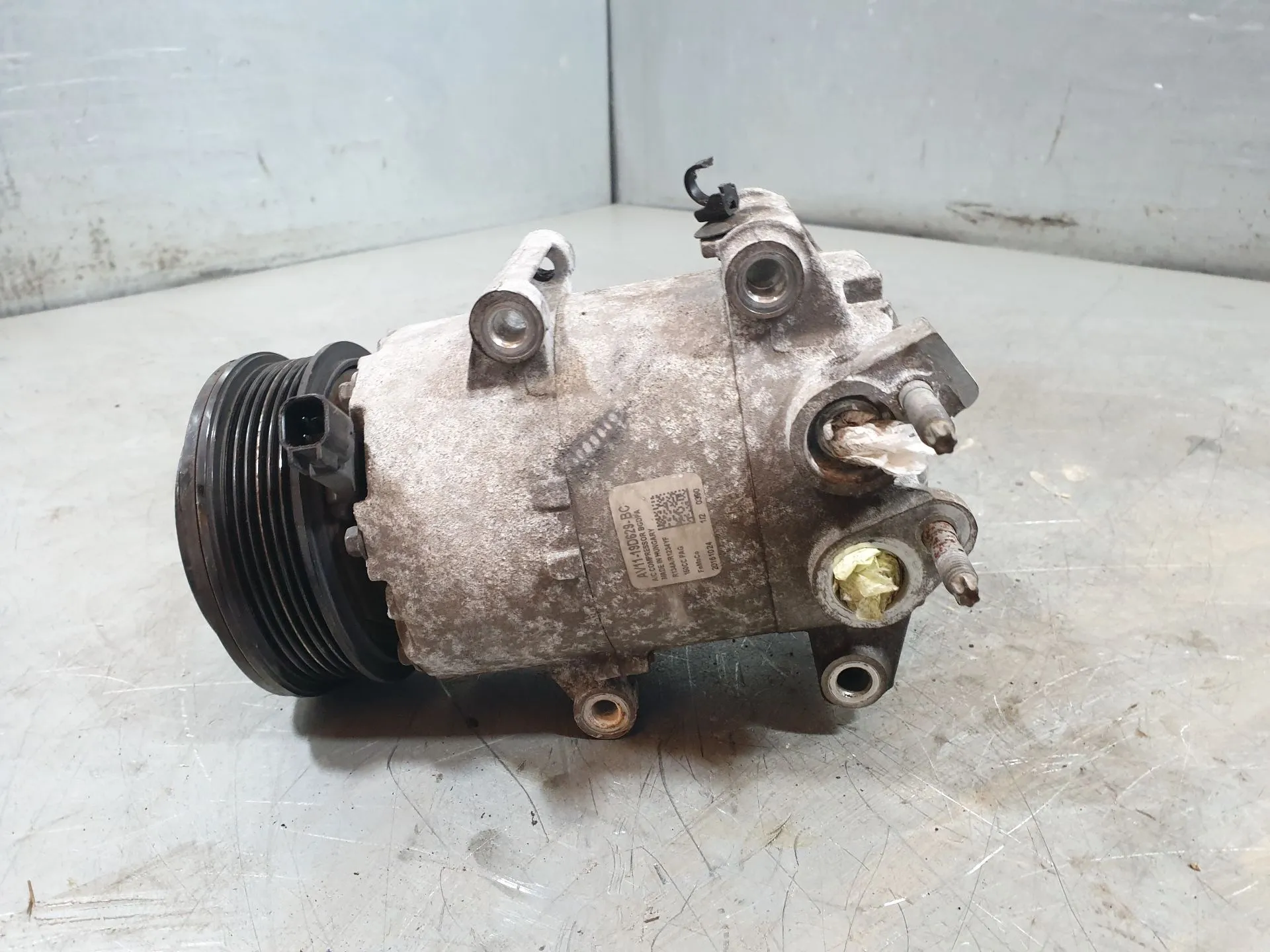 AC compressor FORD Fiesta VI (CB1, CCN) Imagem-2