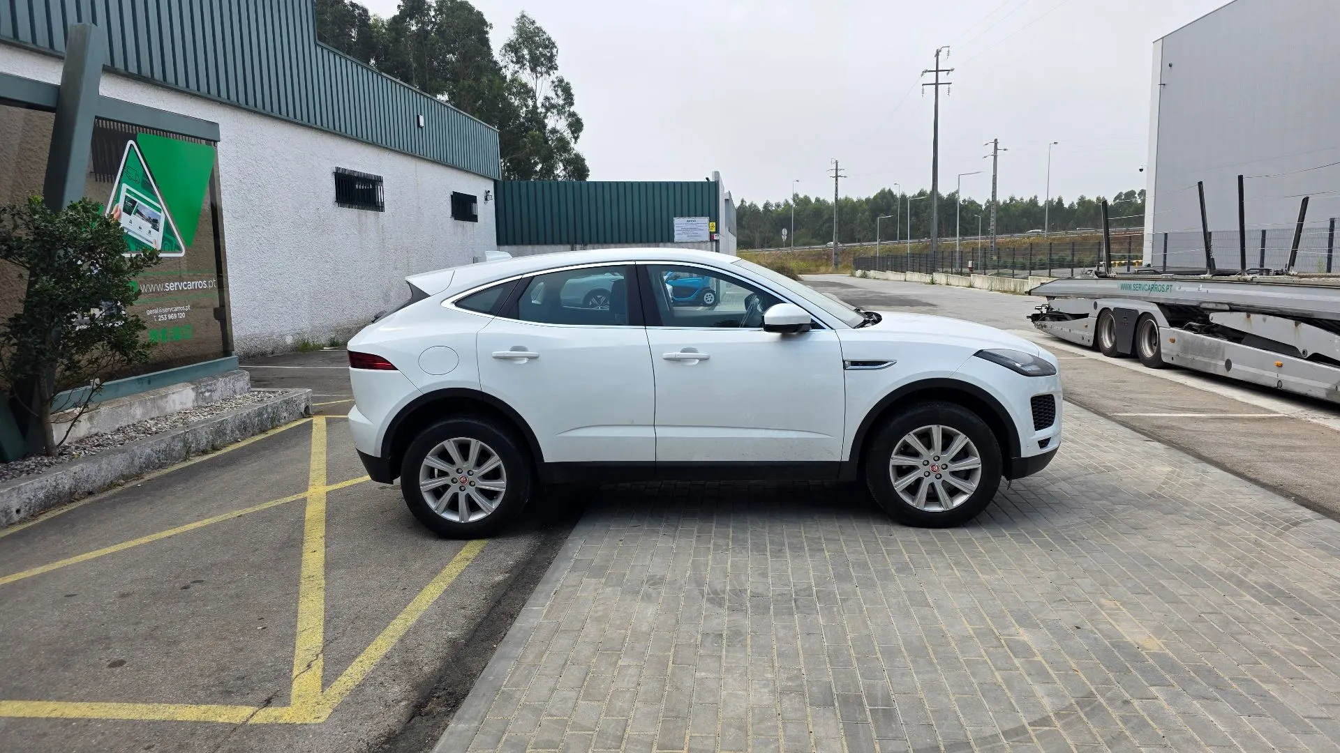 Frente Completa JAGUAR E-Pace (X540) Imagem-5