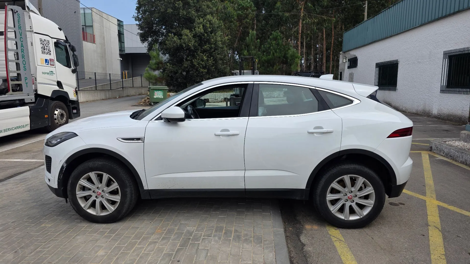 Frente Completa JAGUAR E-Pace (X540) Imagem-6