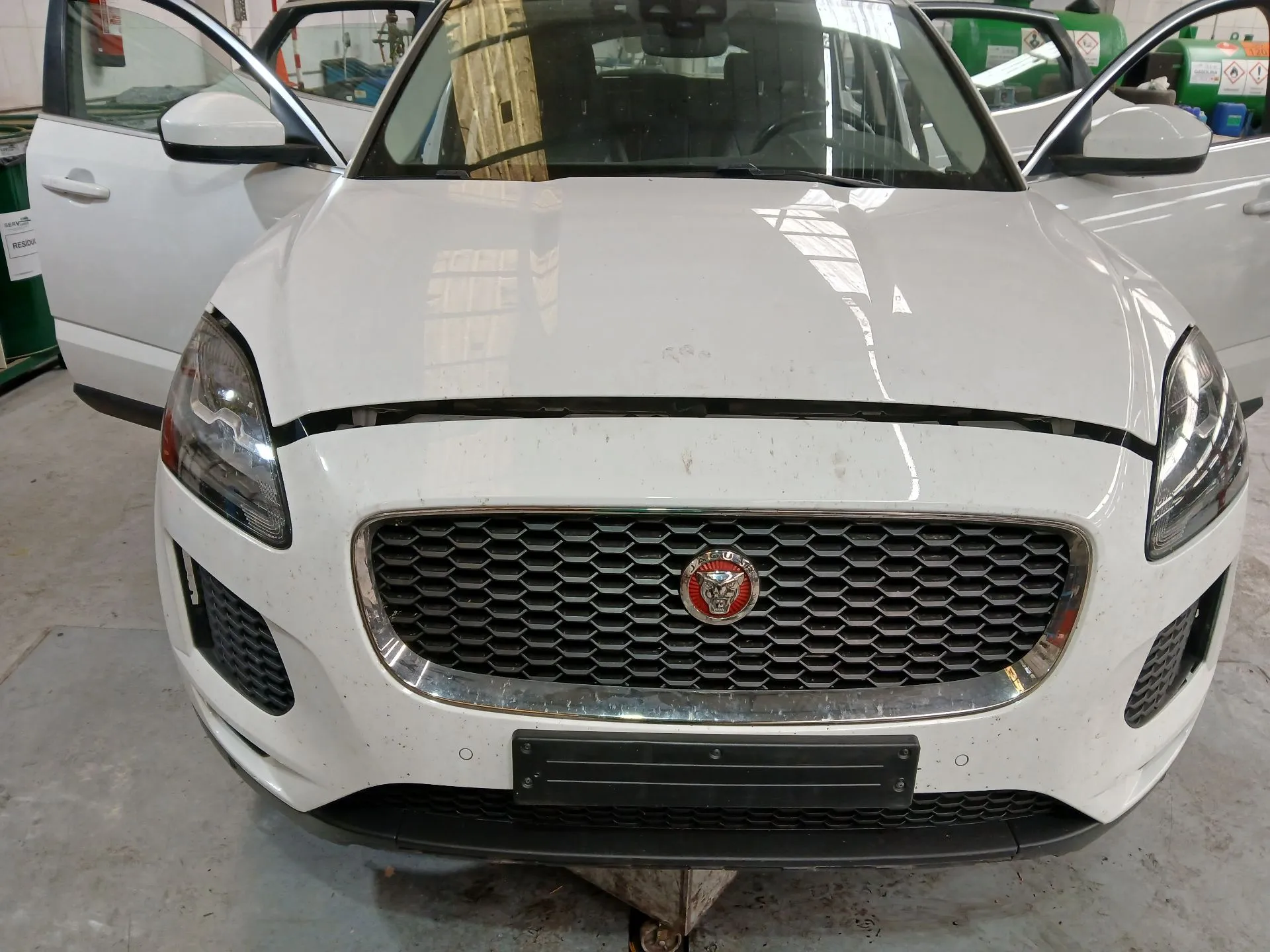 Frente Completa JAGUAR E-Pace (X540) Imagem-0