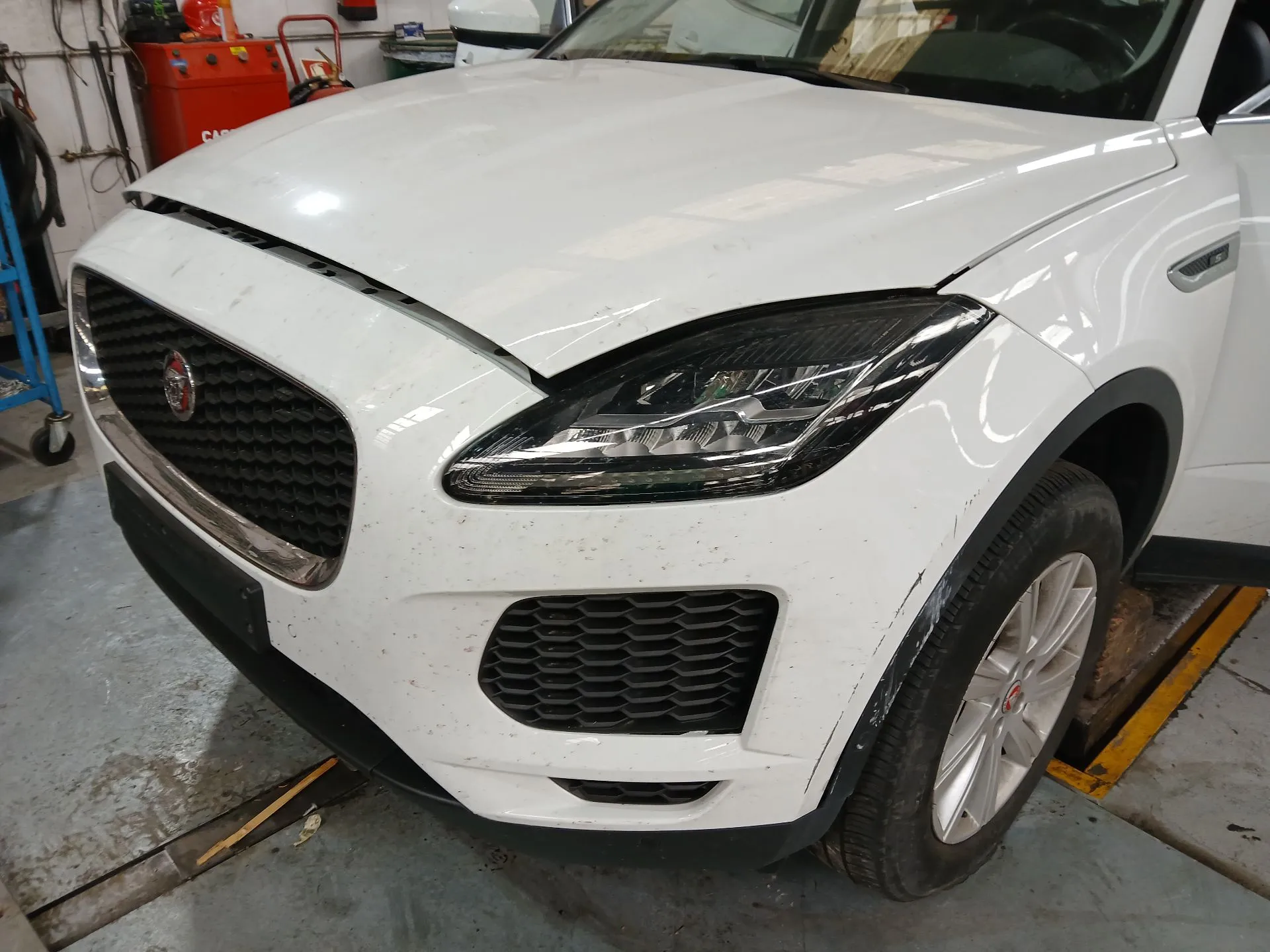 Frente Completa JAGUAR E-Pace (X540) Imagem-7