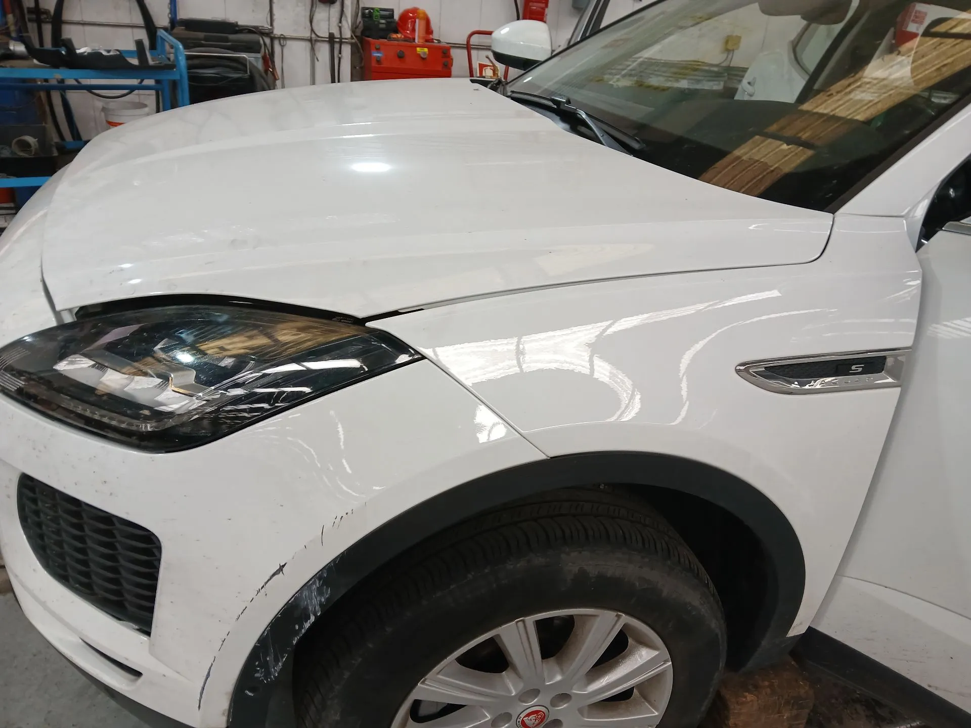 Frente Completa JAGUAR E-Pace (X540) Imagem-8