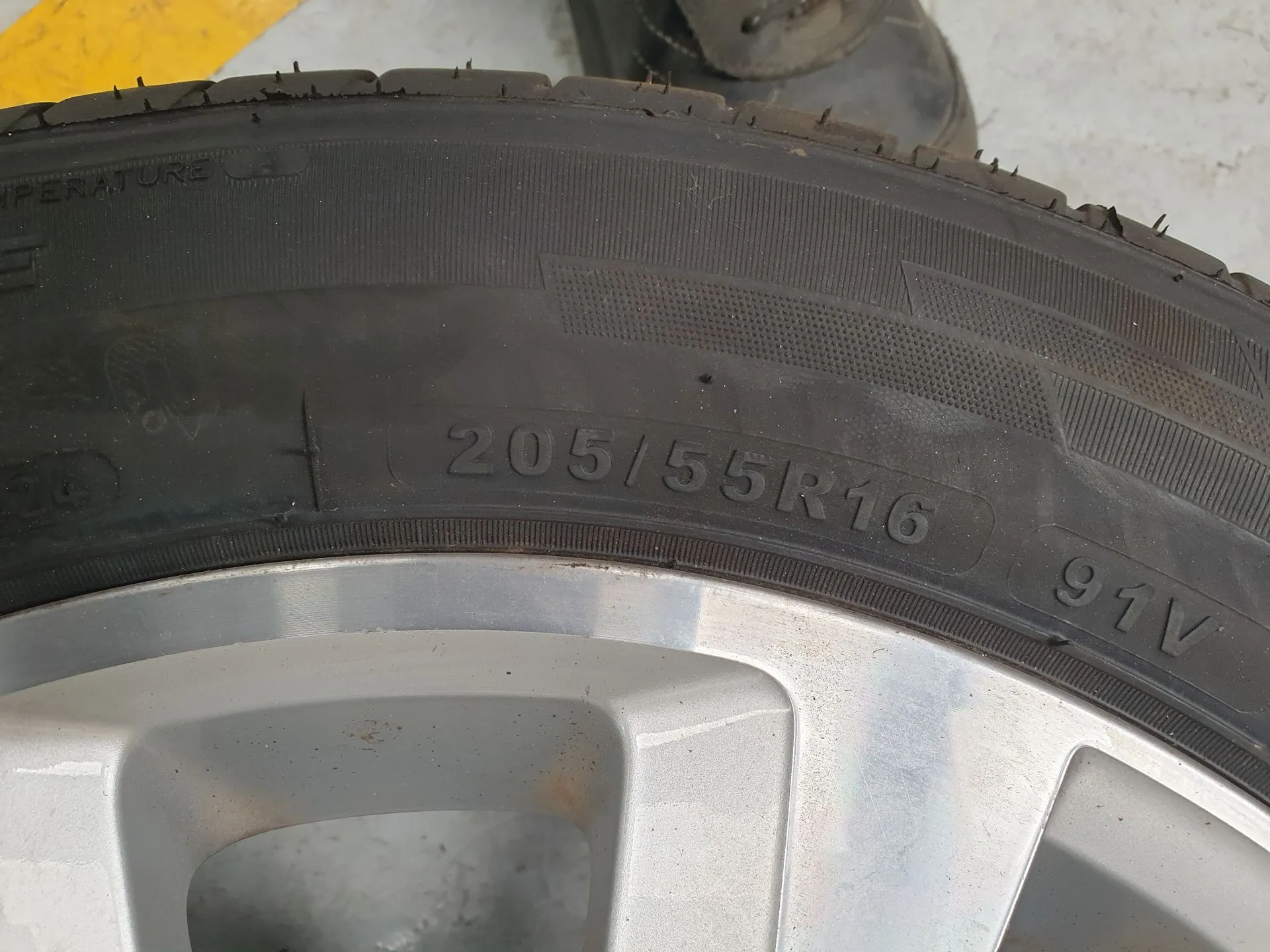 Neumático VOLKSWAGEN Golf VII (5G1, BQ1, BE1, BE2) Imagem-1