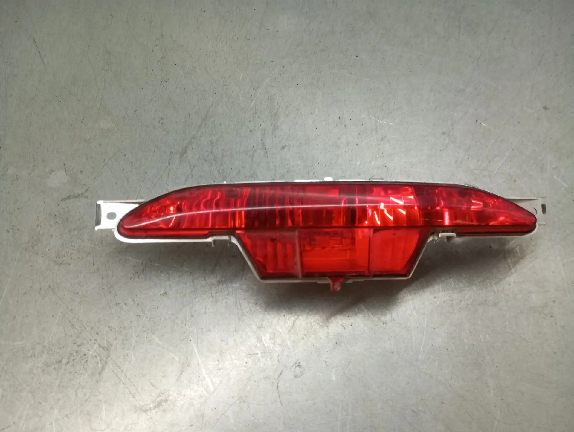 Feu antibrouillard central PEUGEOT 208 II