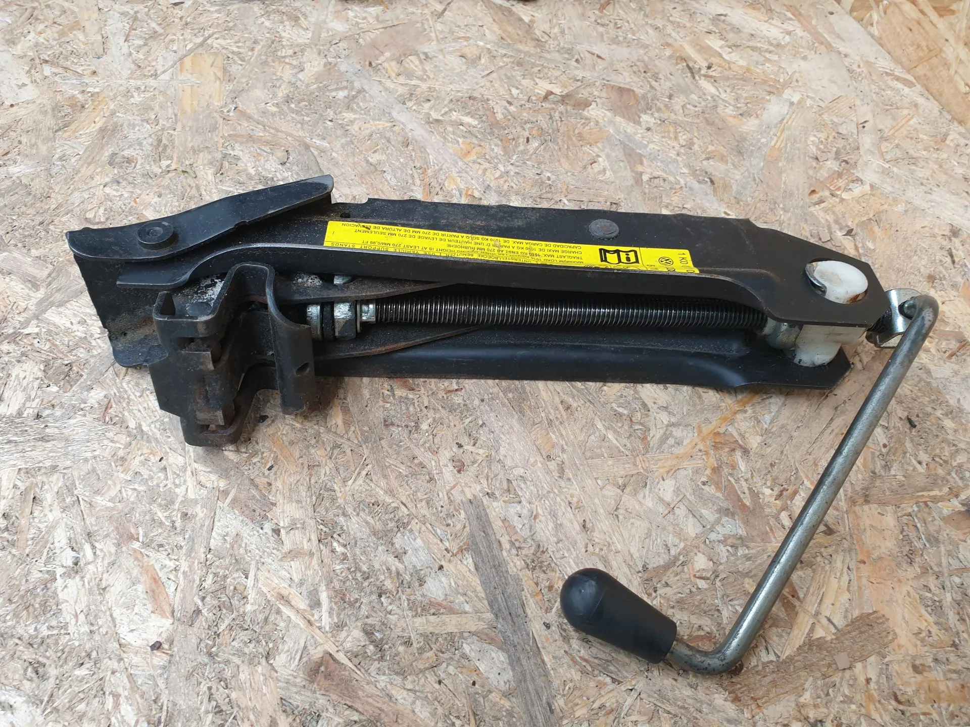 Macaco VOLKSWAGEN Passat CC (357) Imagem-1