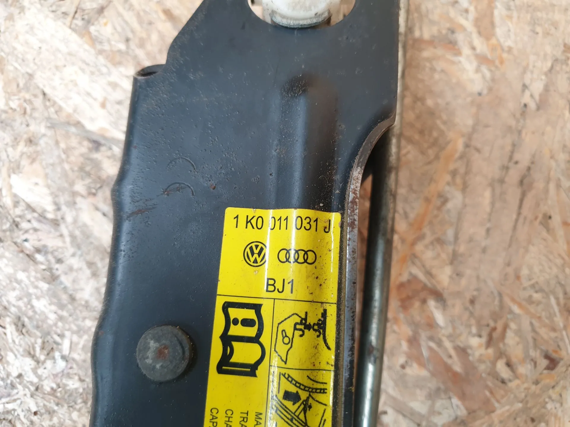 Macaco VOLKSWAGEN Passat CC (357) Imagem-2