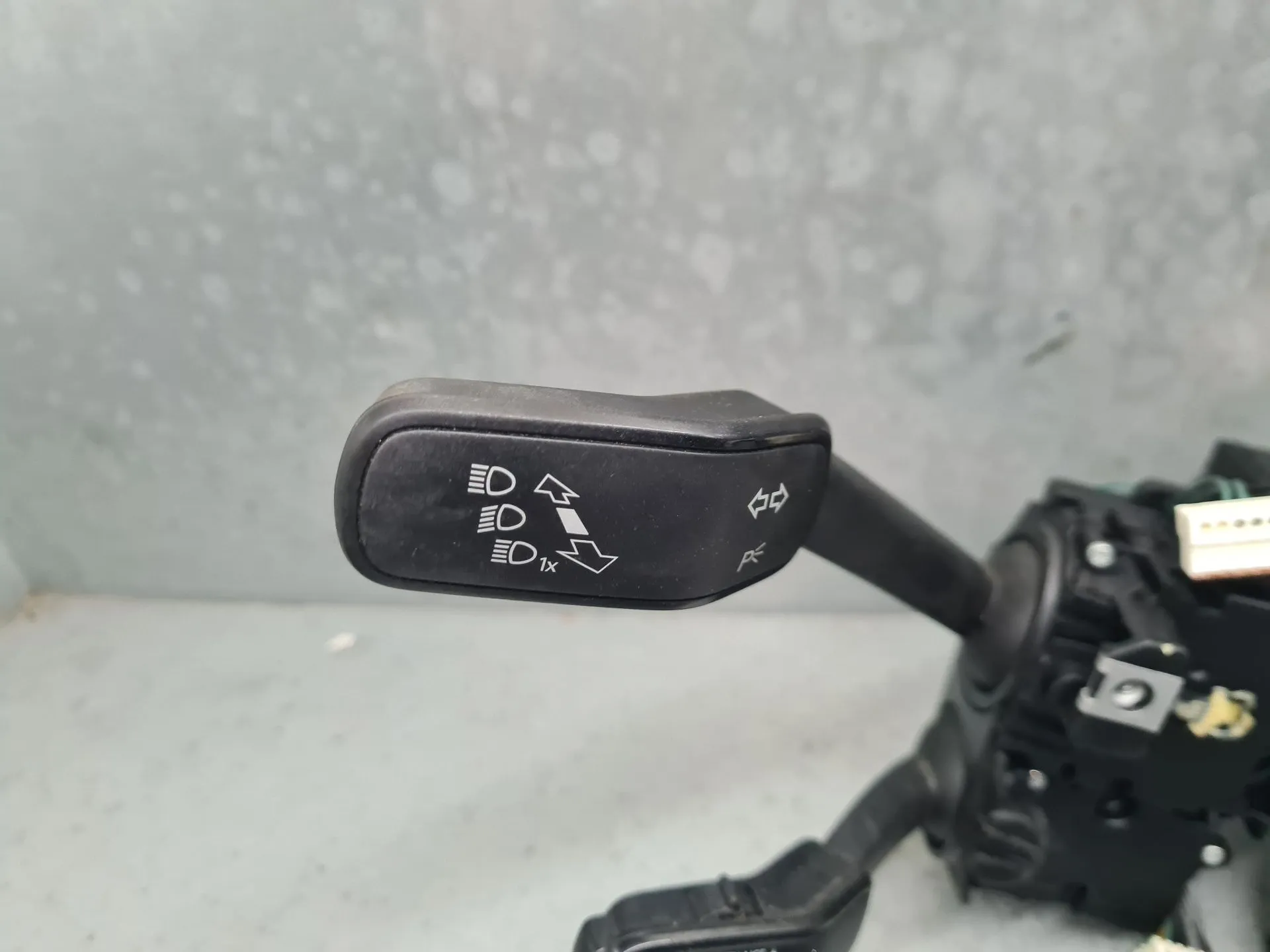 Ensemble leviers d'éclairage et essuie-glace SEAT Leon ST (5F8) Imagem-1