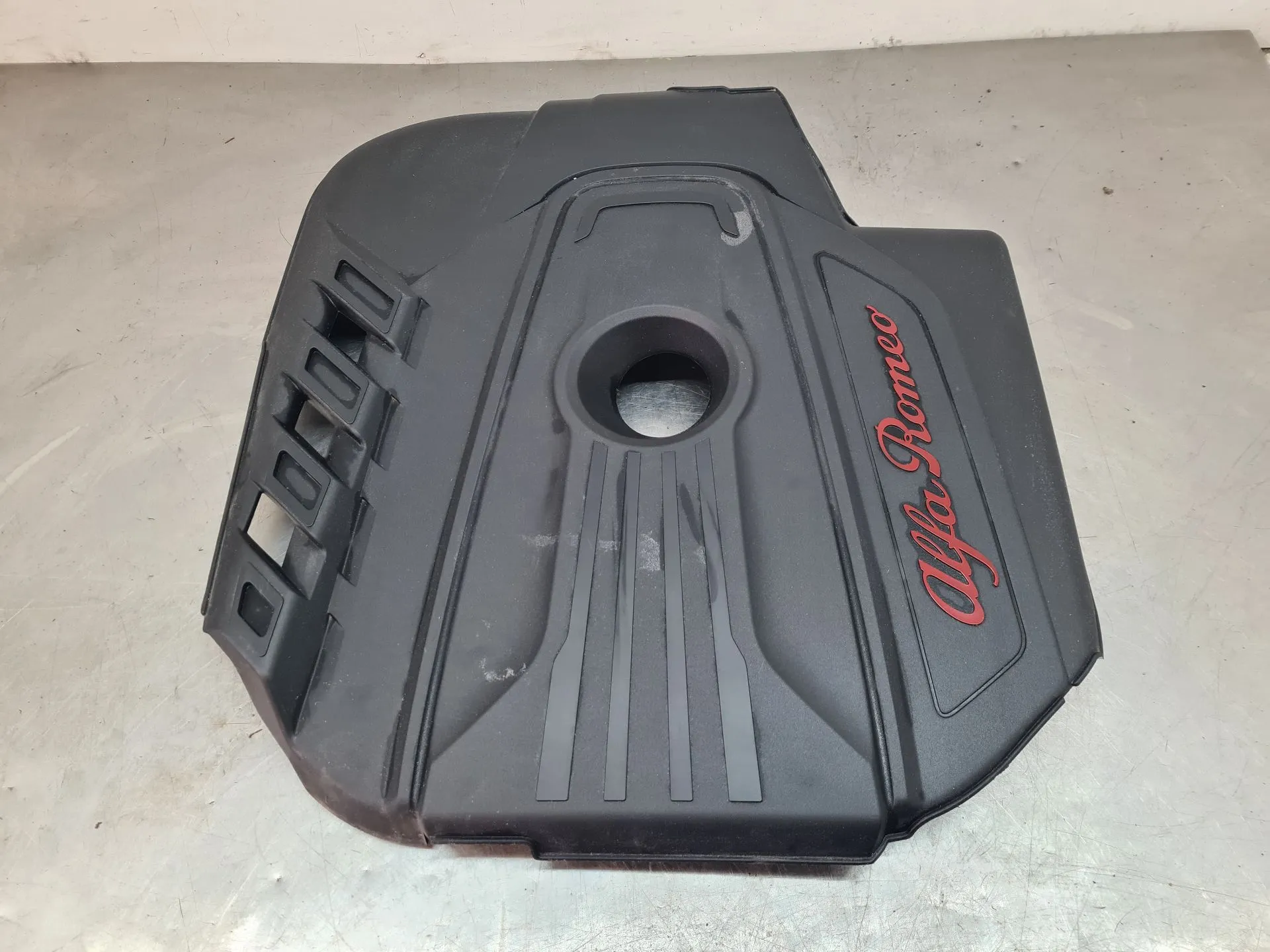 Cobertura do motor / blindagem superior do motor ALFA ROMEO Stelvio (949_)