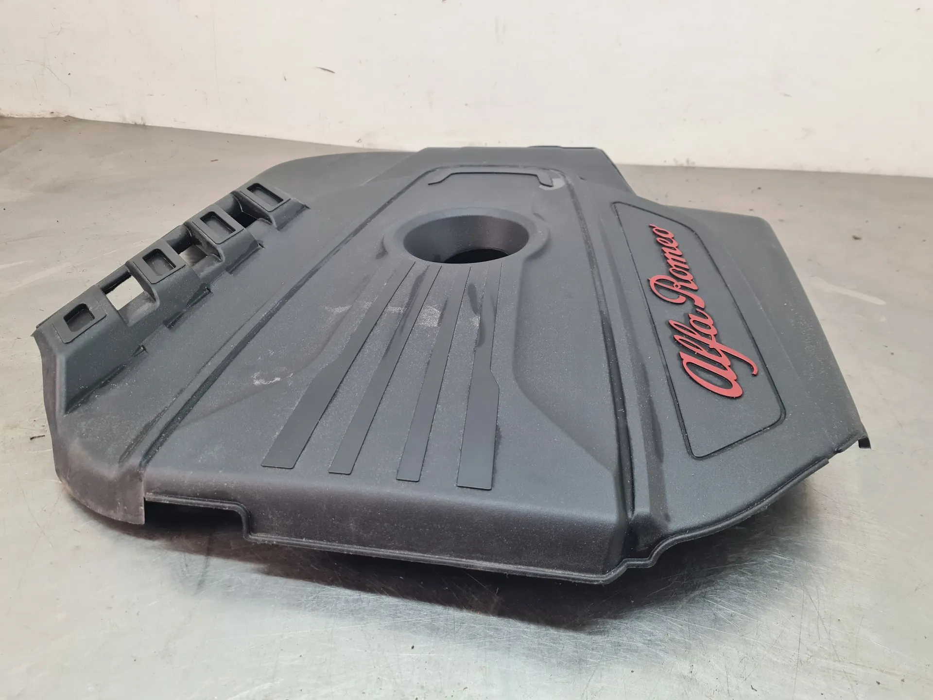 Cobertura do motor / blindagem superior do motor ALFA ROMEO Stelvio (949_) Imagem-1