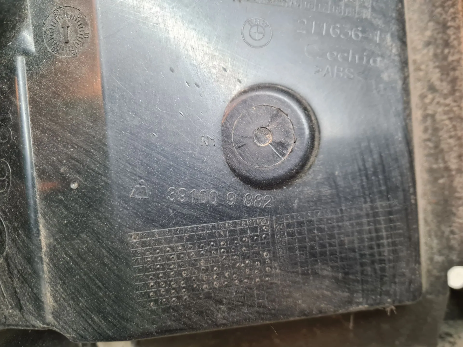 Guide pare-chocs arrière Droite BMW X1 (F48) Imagem-3