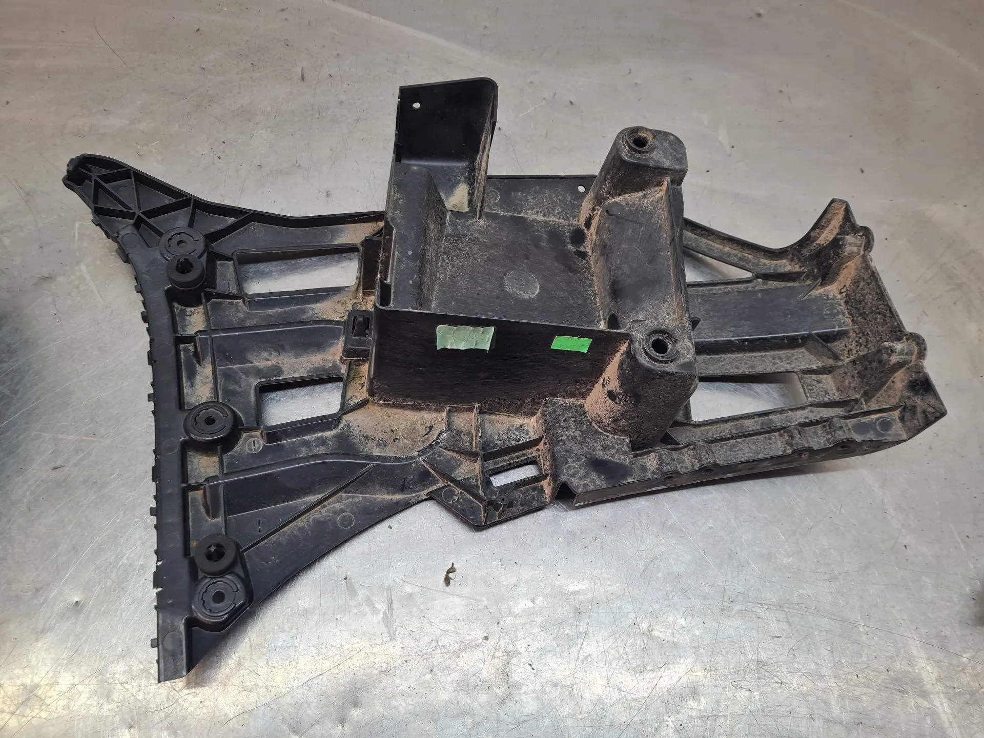 Guide pare-chocs arrière Droite BMW X1 (F48) Imagem-2