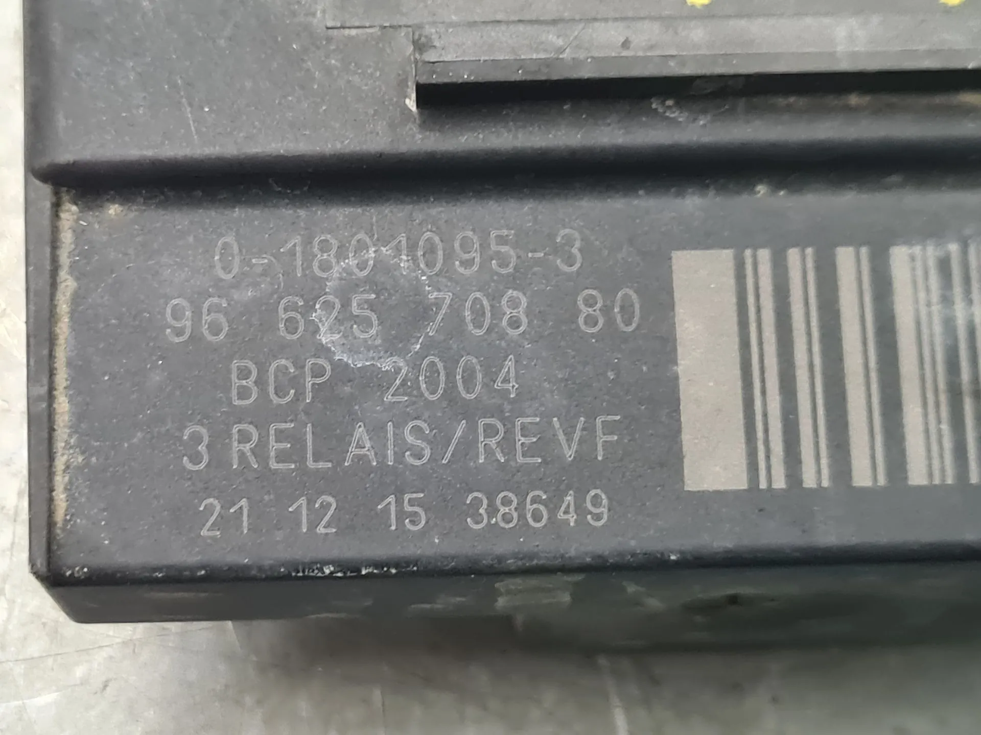 Glow plug Relay PEUGEOT Partner (K9) Imagem-3