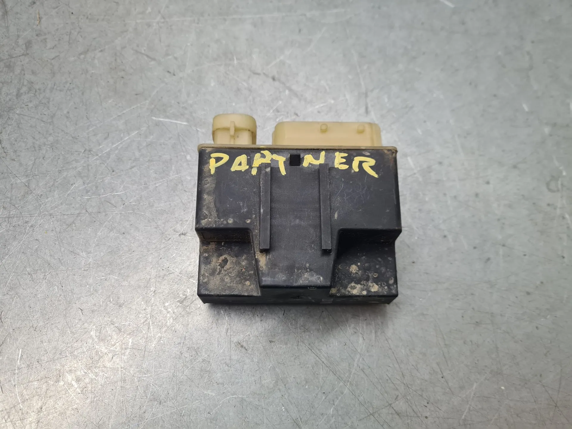 Glow plug Relay PEUGEOT Partner (K9) Imagem-2