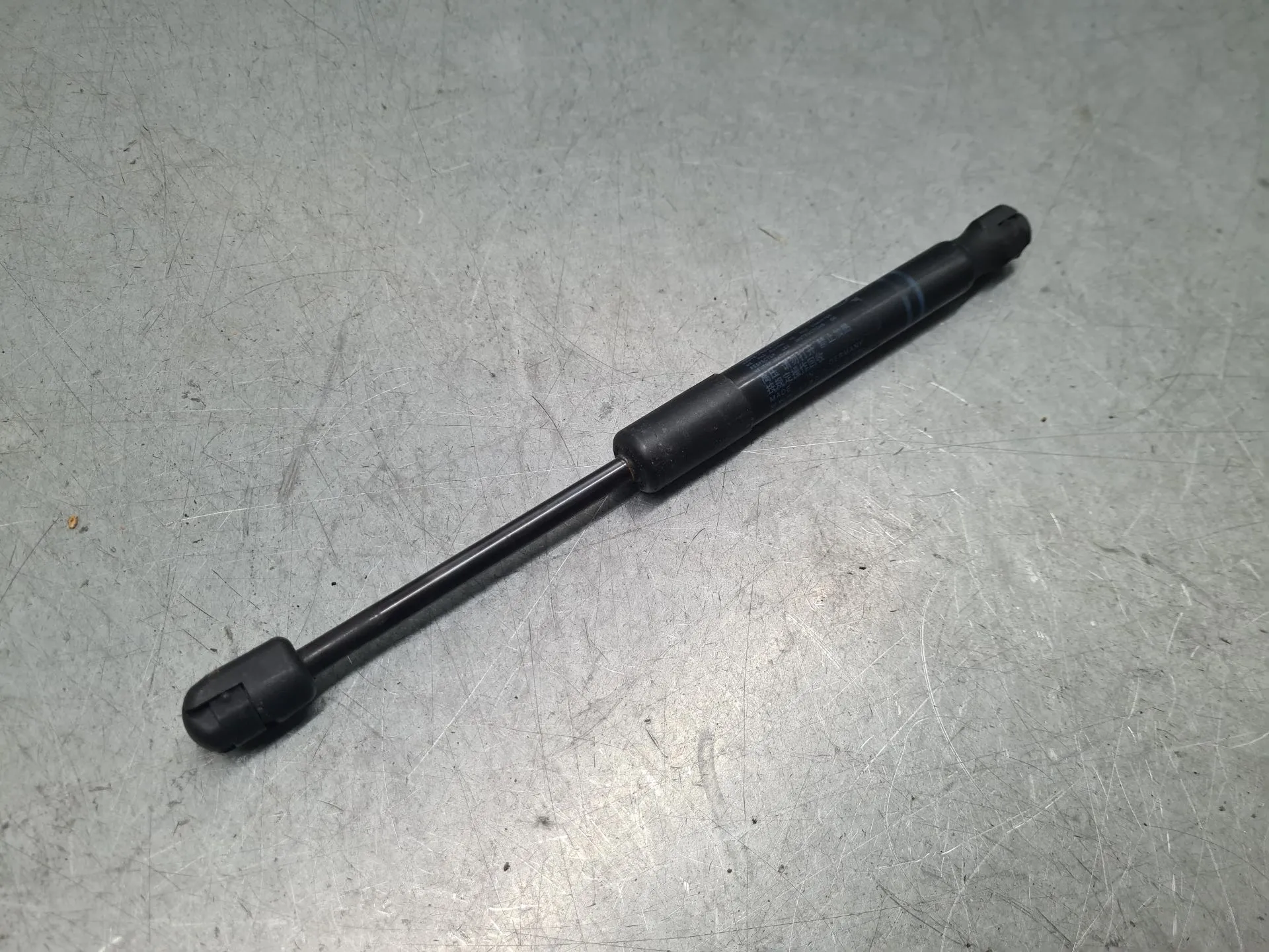 Amortecedor do capot BMW 1 (F20) Imagem-1