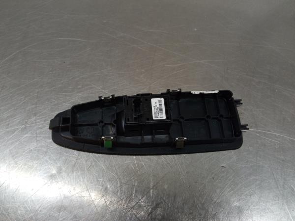 Mando / interruptor elevalunas delantero derecho BMW 1 (F20) Imagem-1