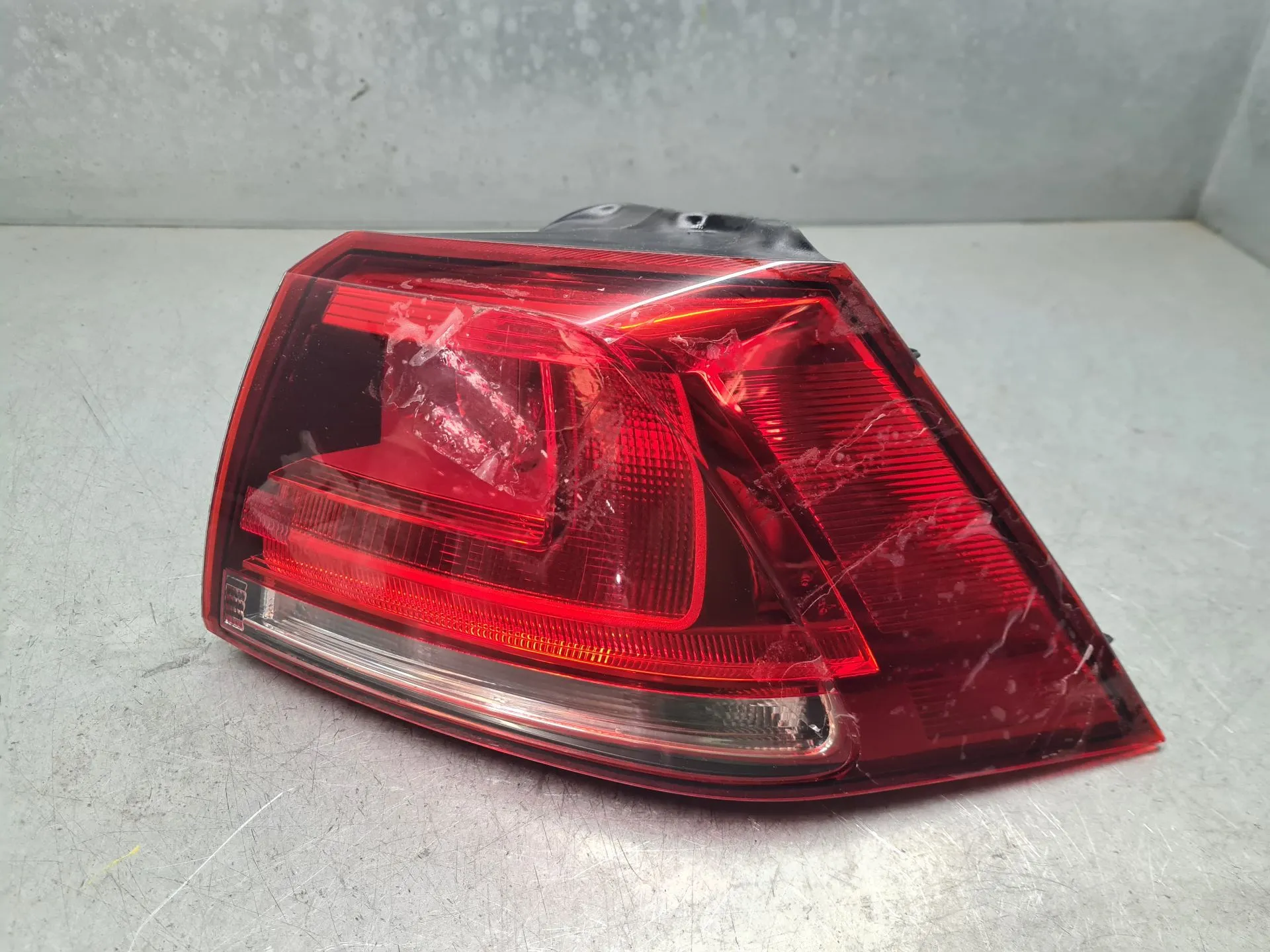 Feu arrière Droite VOLKSWAGEN Golf VII (5G1, BQ1, BE1, BE2) Imagem-1