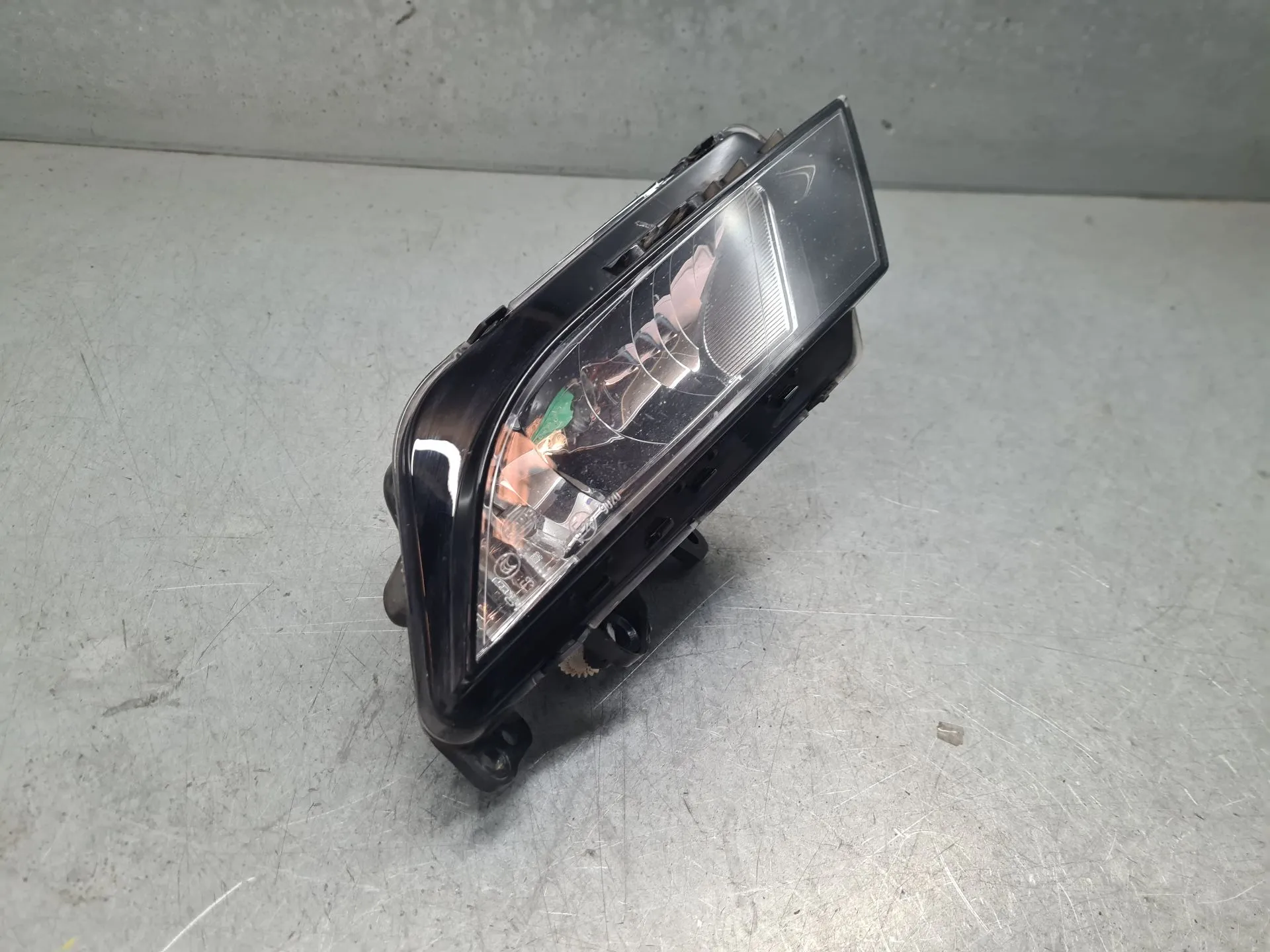 Right front fog light  SEAT Ibiza IV ST (6J8, 6P8) Imagem-1